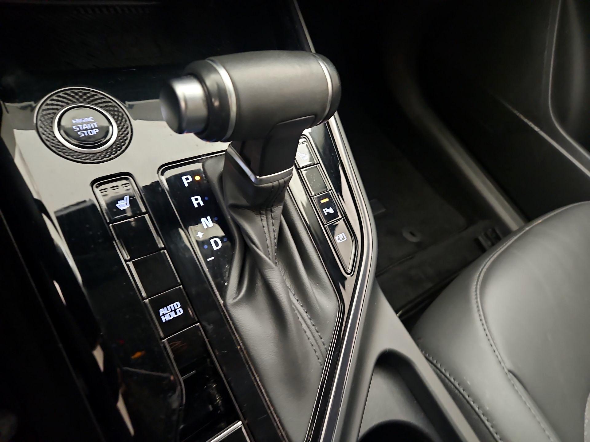 Thumbnail: 2023 Kia Niro - 17