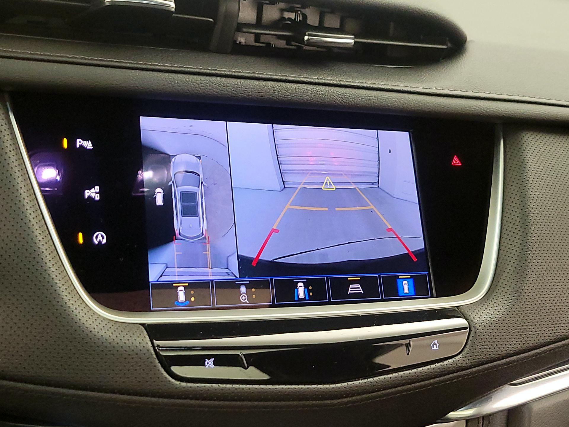 Thumbnail: 2022 Cadillac XT5 - 15