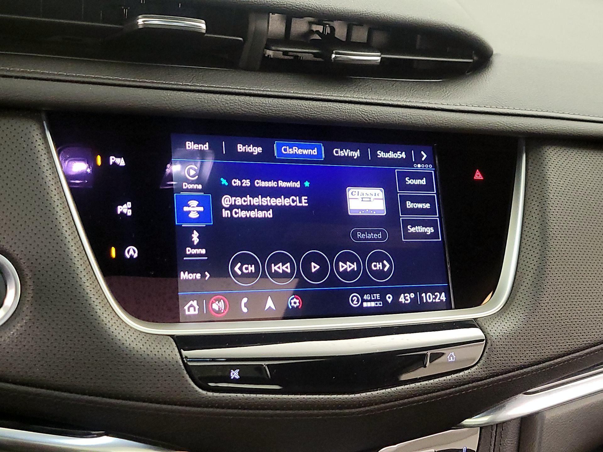 Thumbnail: 2022 Cadillac XT5 - 16