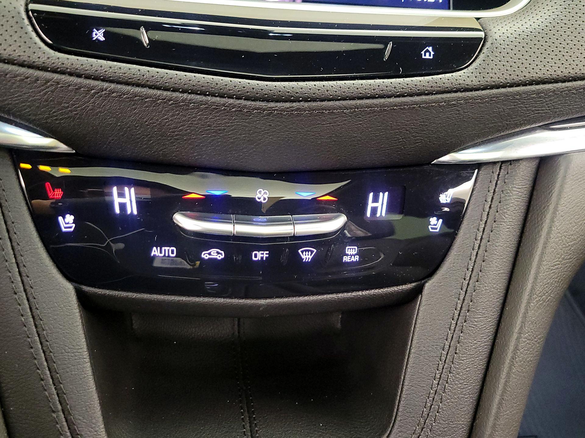 Thumbnail: 2022 Cadillac XT5 - 17