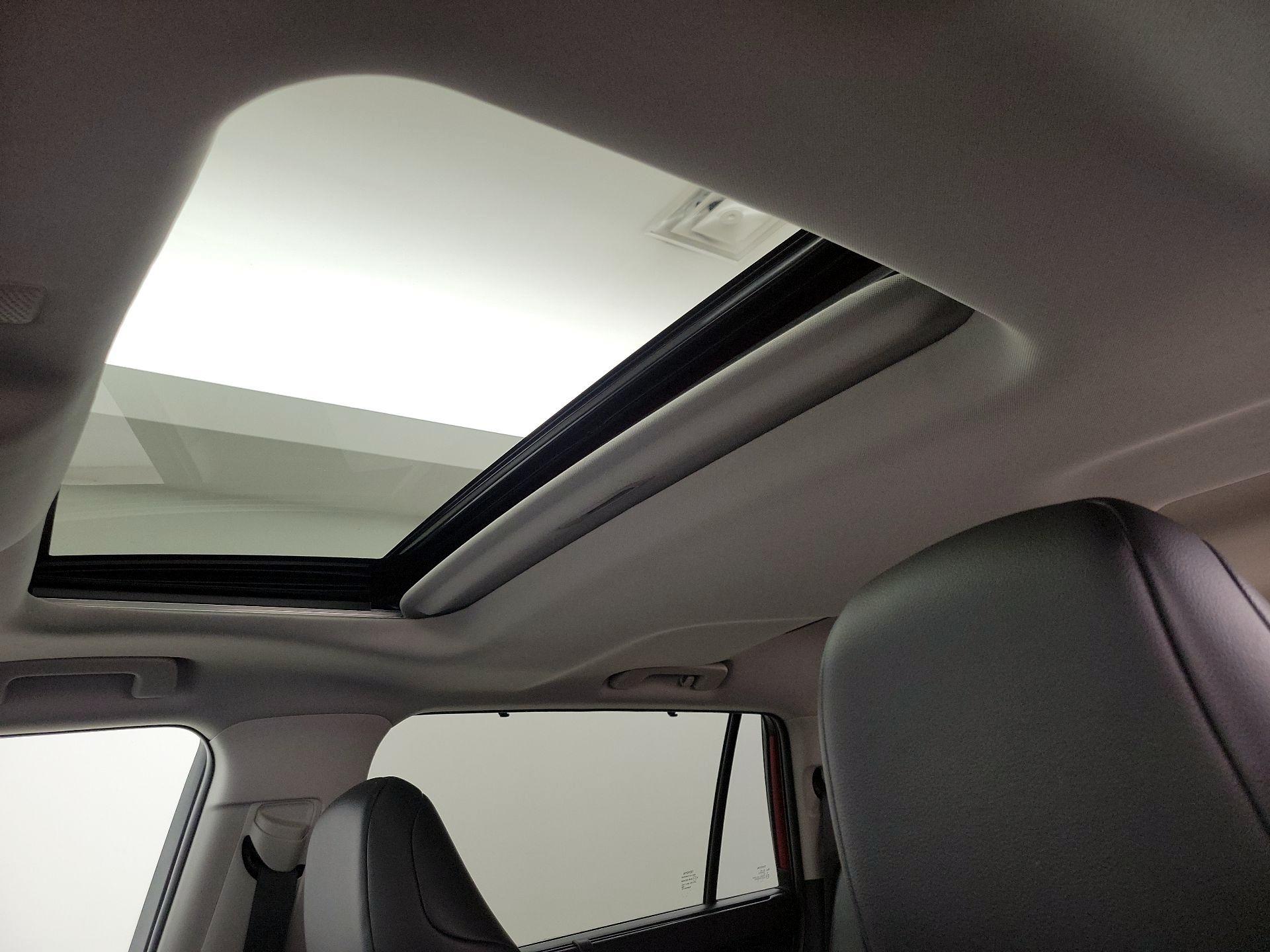 Thumbnail: 2022 Toyota Highlander - 19