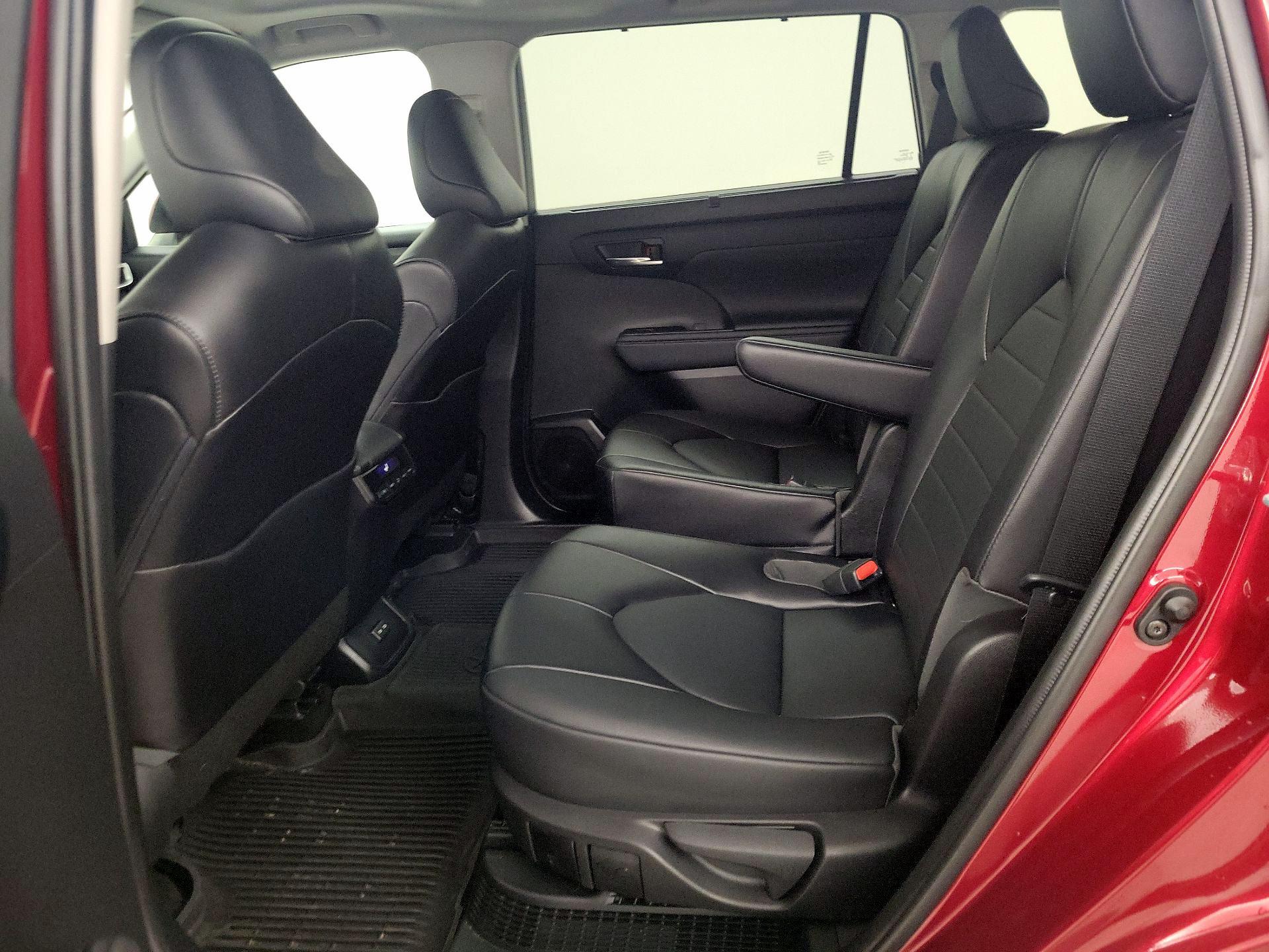 Thumbnail: 2022 Toyota Highlander - 20