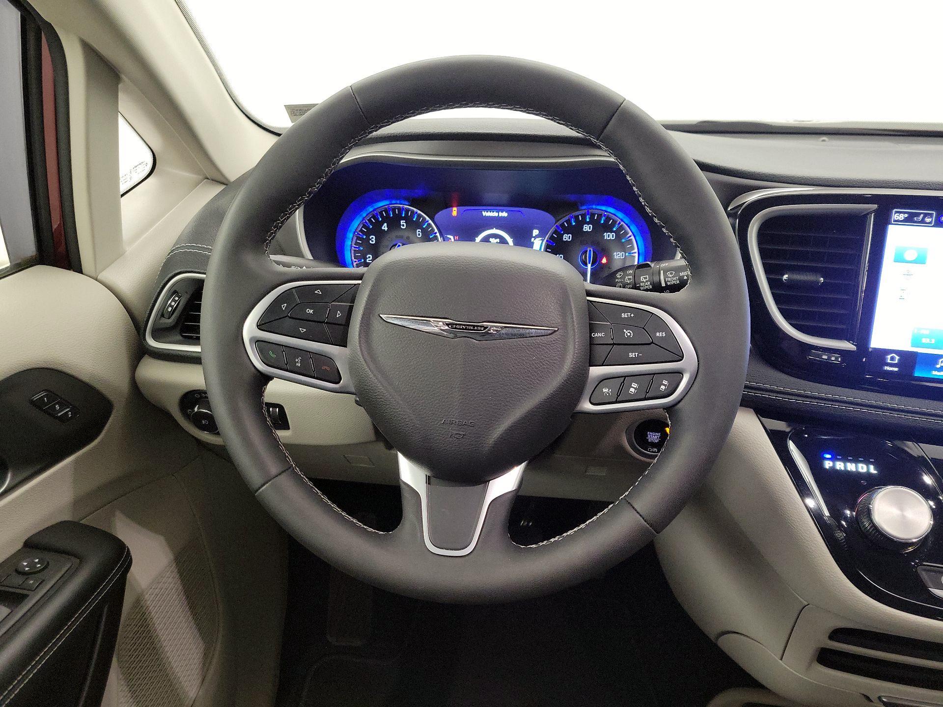 Thumbnail: 2022 Chrysler Pacifica - 10