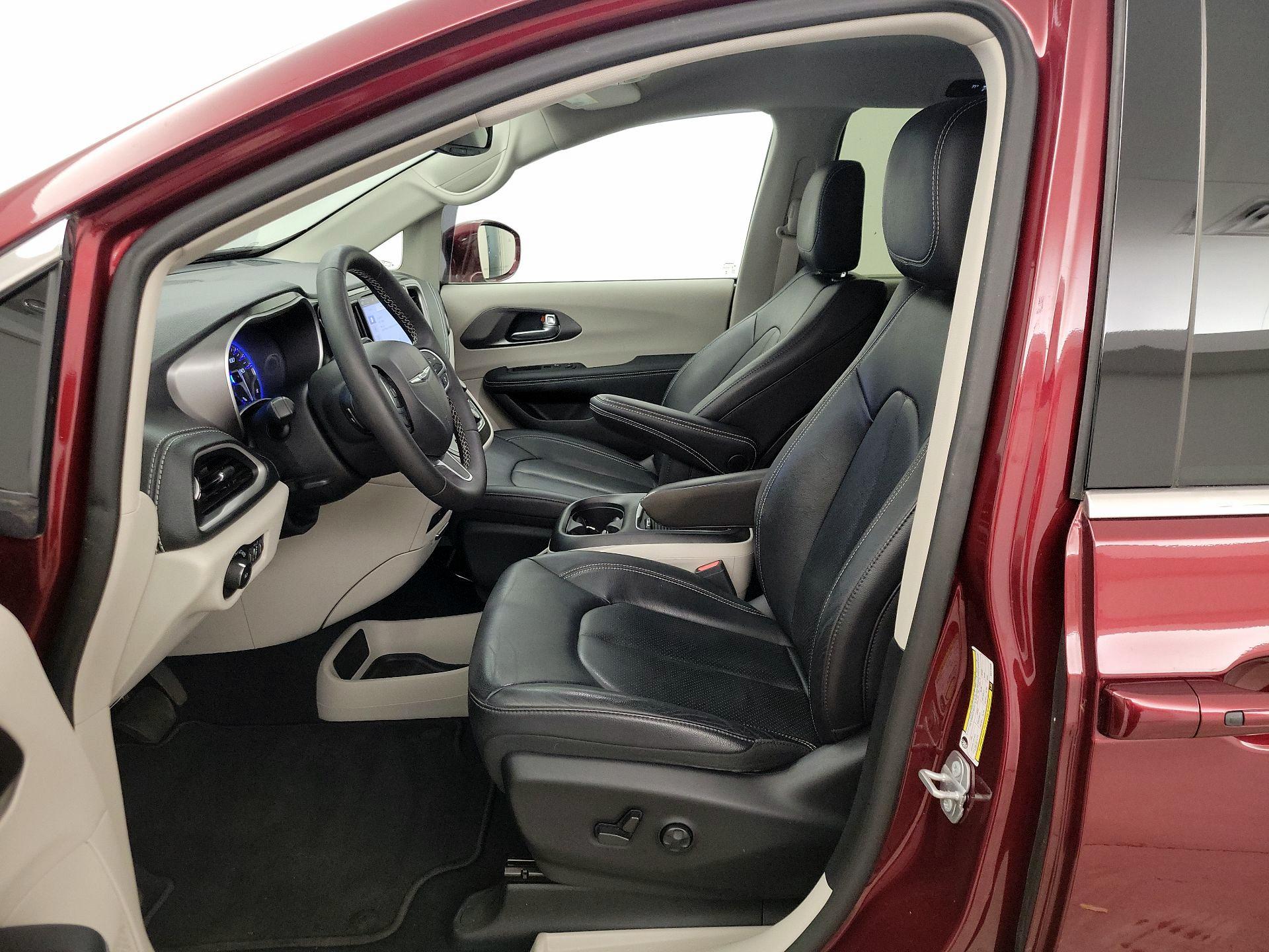 Thumbnail: 2022 Chrysler Pacifica - 11