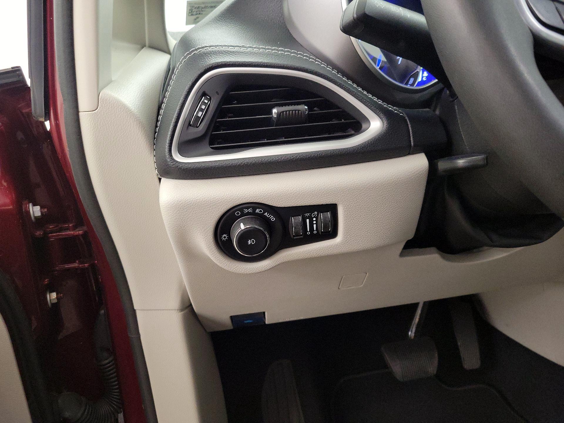 Thumbnail: 2022 Chrysler Pacifica - 13