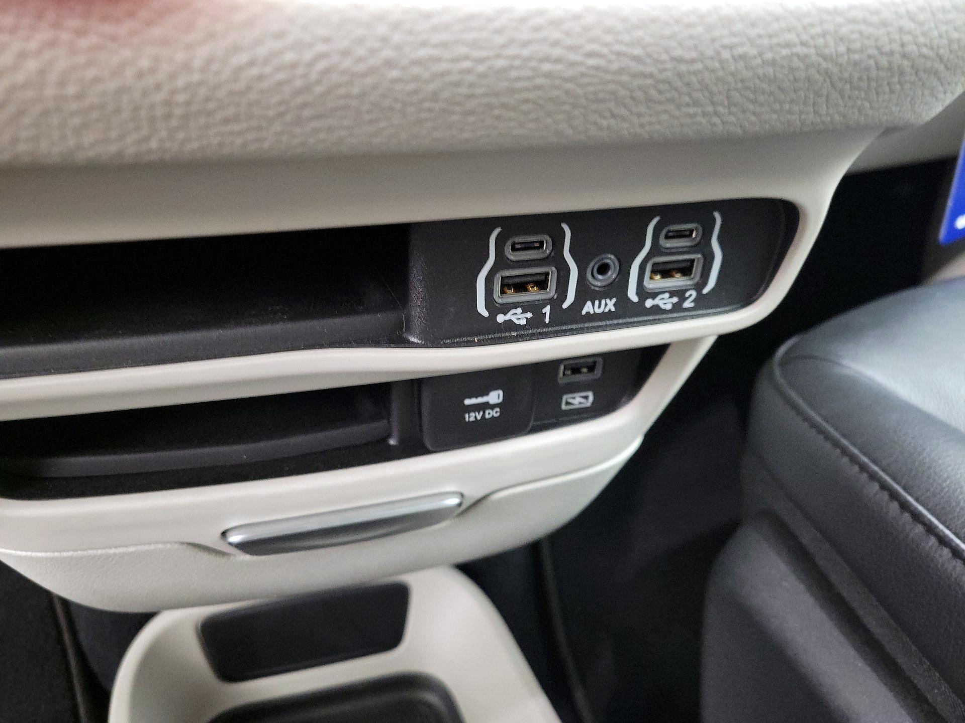 Thumbnail: 2022 Chrysler Pacifica - 18