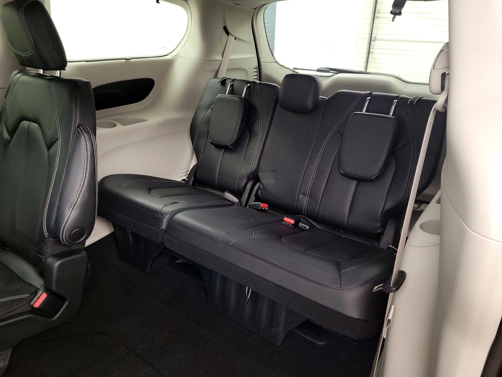 Thumbnail: 2022 Chrysler Pacifica - 20