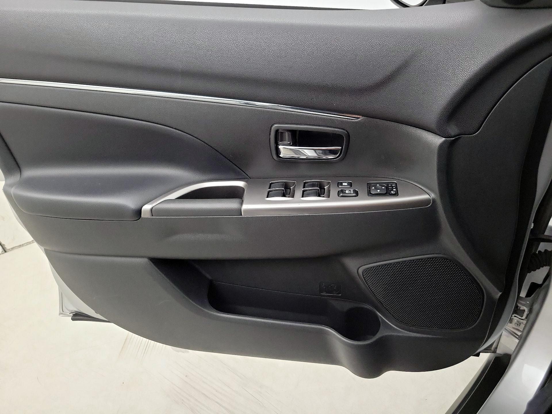 Thumbnail: 2023 Mitsubishi Outlander Sport - 12