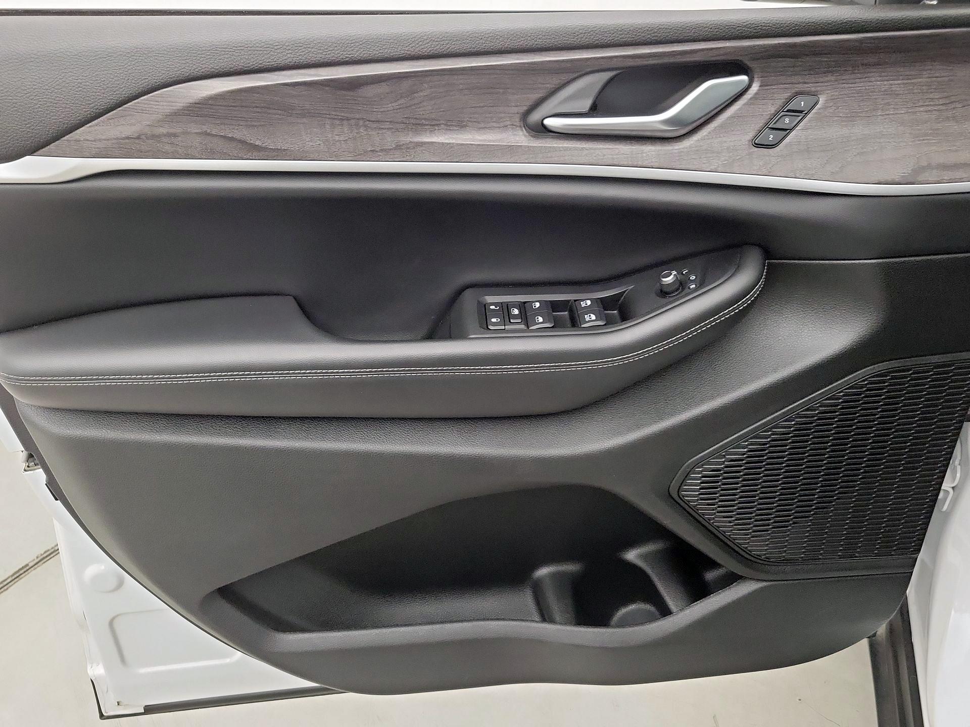 Thumbnail: 2023 Jeep Grand Cherokee - 12