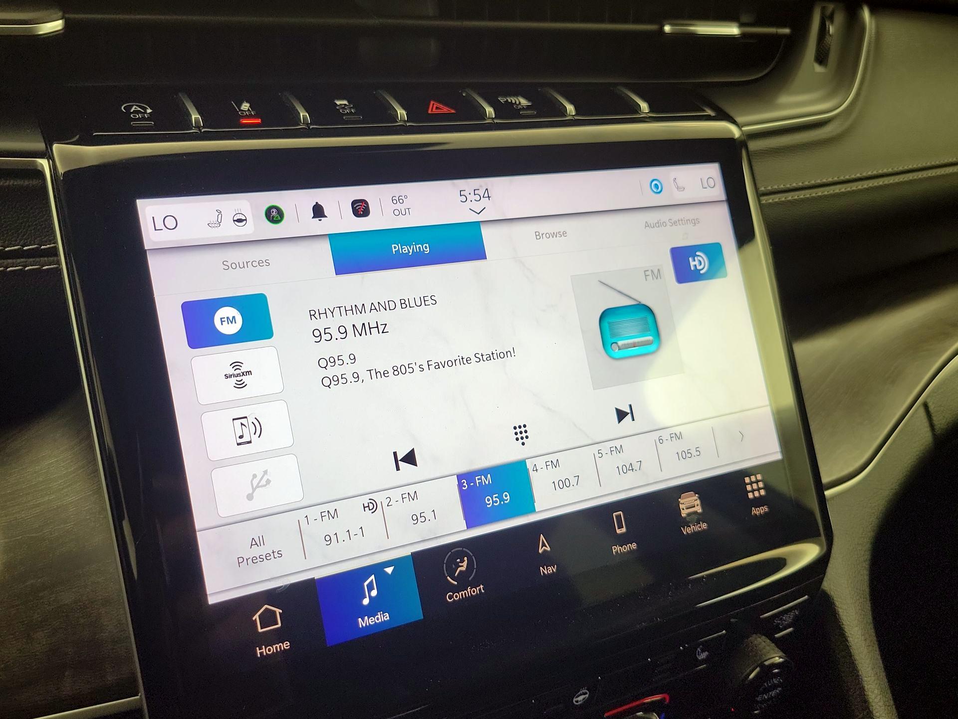 Thumbnail: 2023 Jeep Grand Cherokee - 16