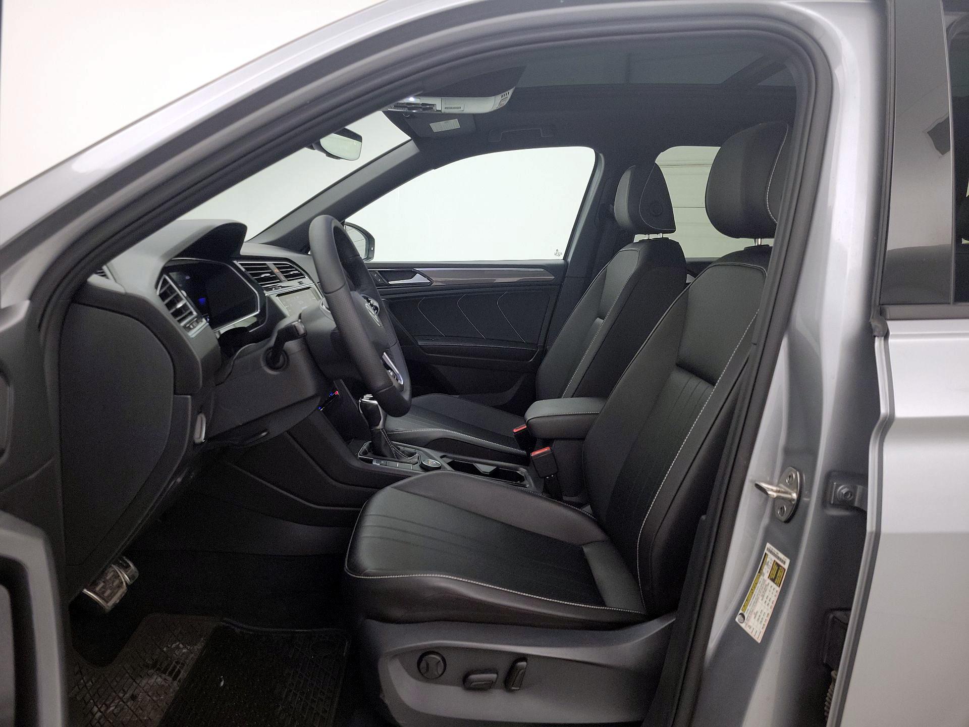 Thumbnail: 2022 Volkswagen Tiguan - 11