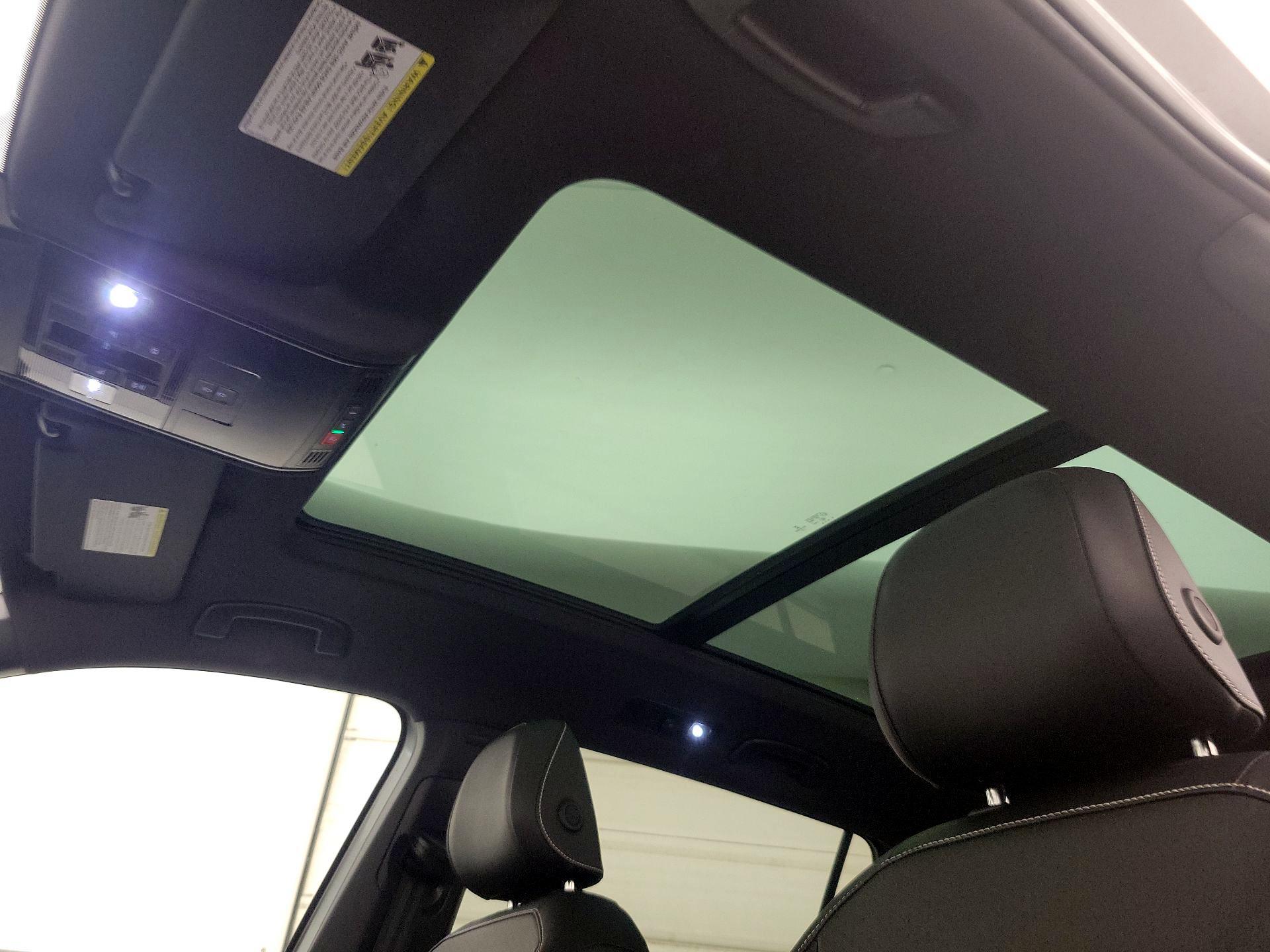 Thumbnail: 2022 Volkswagen Tiguan - 19