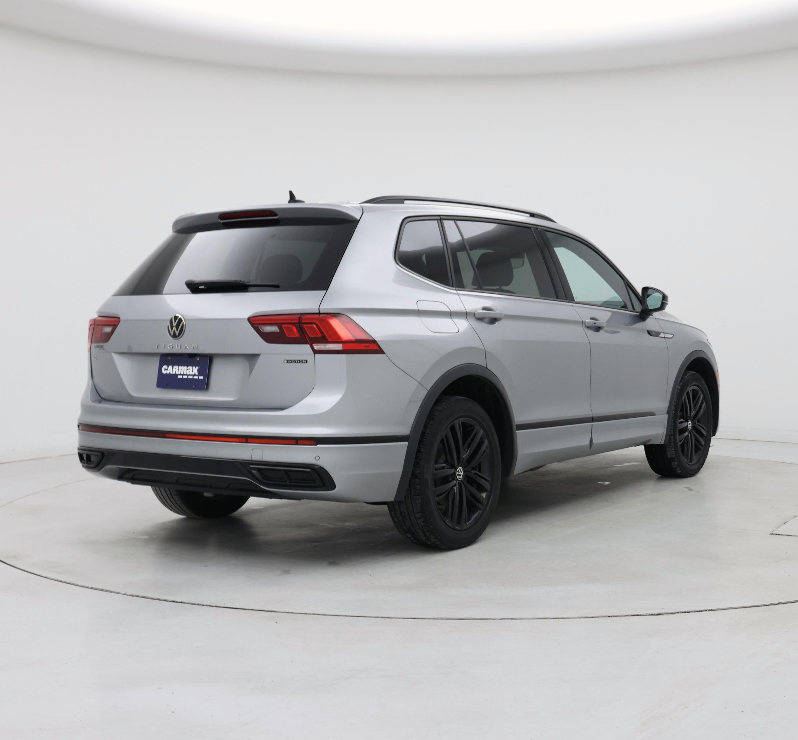 Thumbnail: 2022 Volkswagen Tiguan - 8