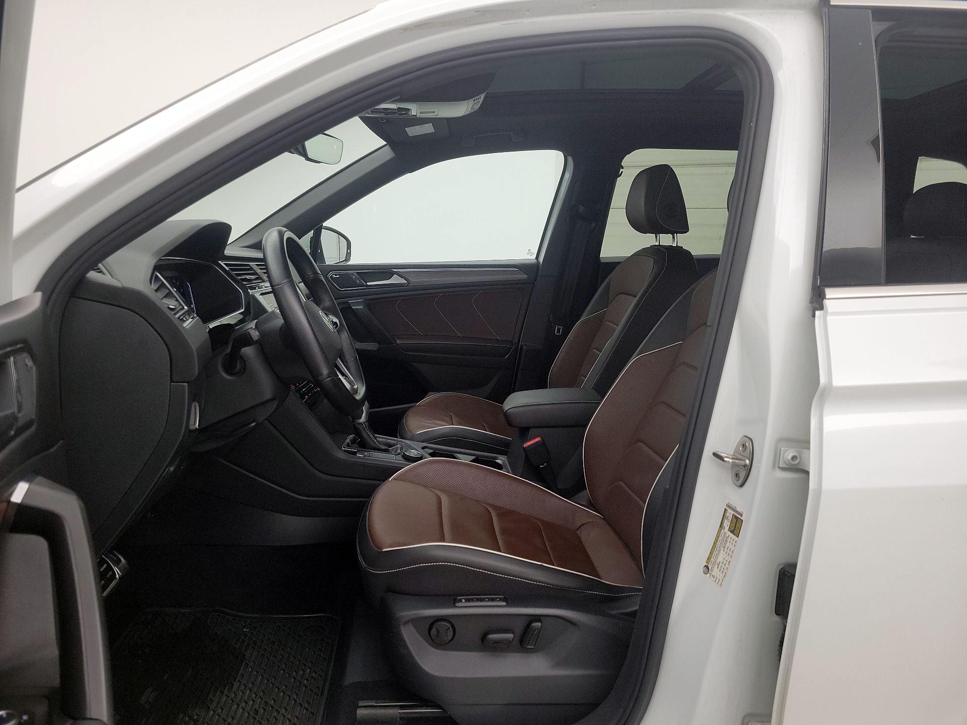 Thumbnail: 2022 Volkswagen Tiguan - 11