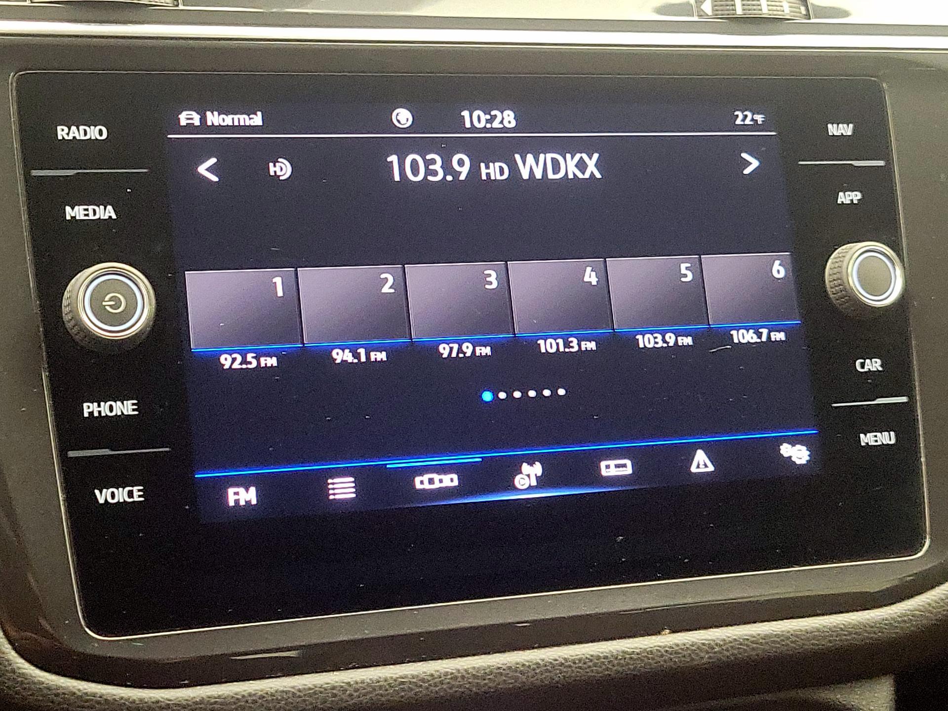 Thumbnail: 2022 Volkswagen Tiguan - 16