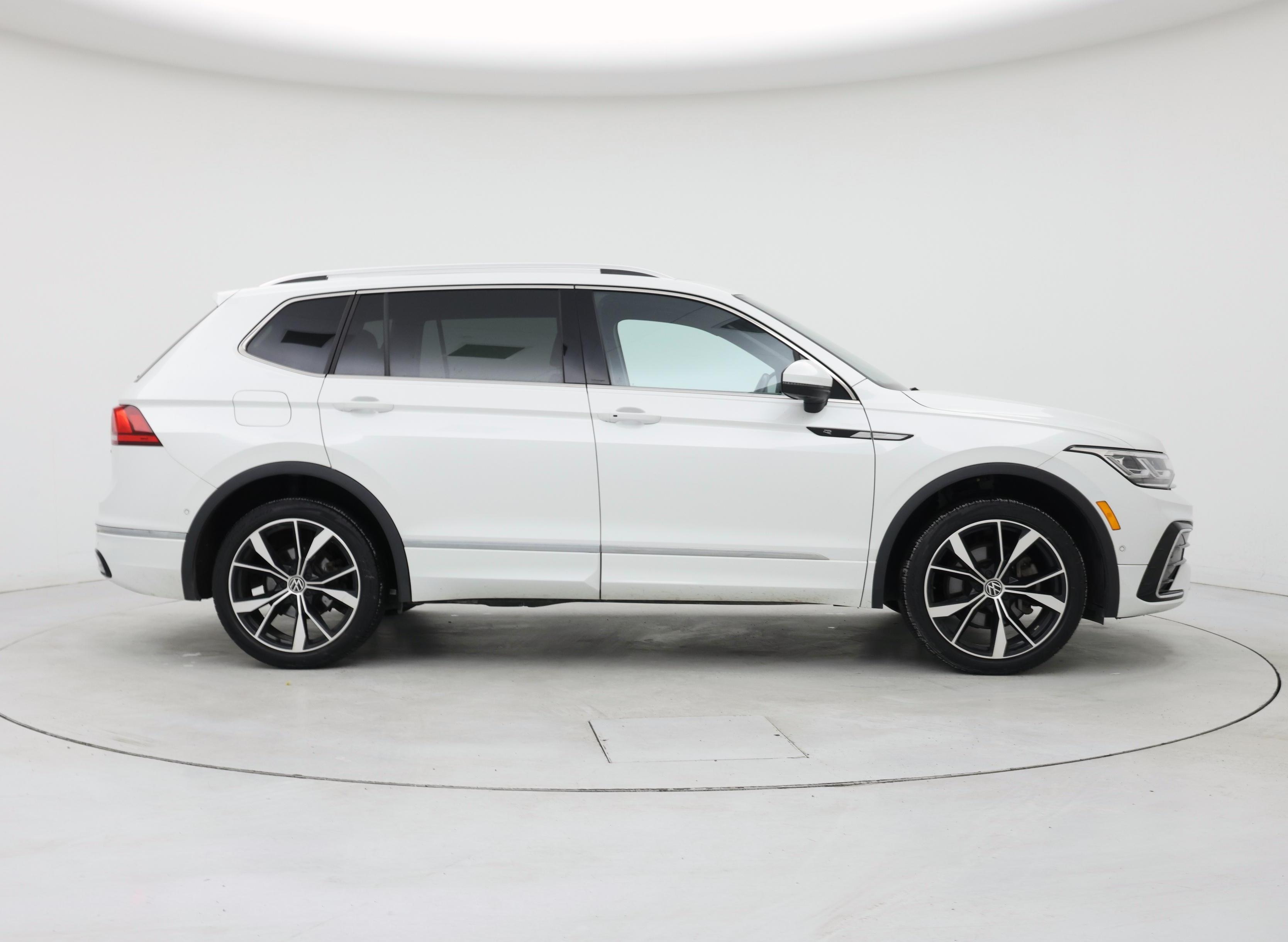 Thumbnail: 2022 Volkswagen Tiguan - 7