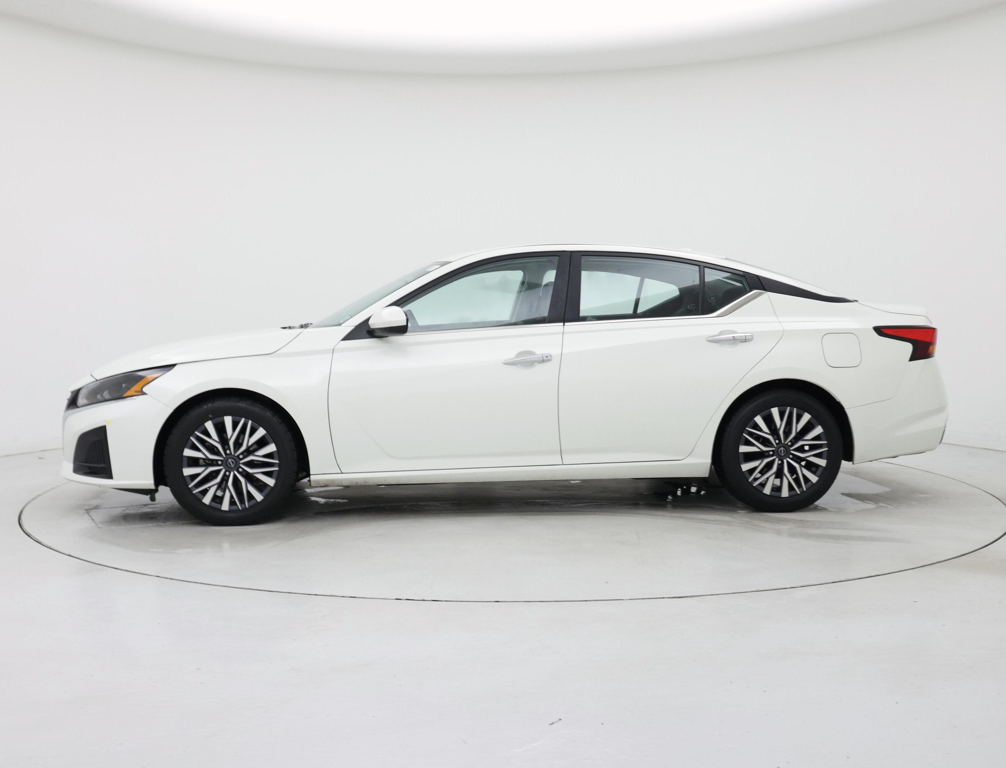 Thumbnail: 2023 Nissan Altima - 3