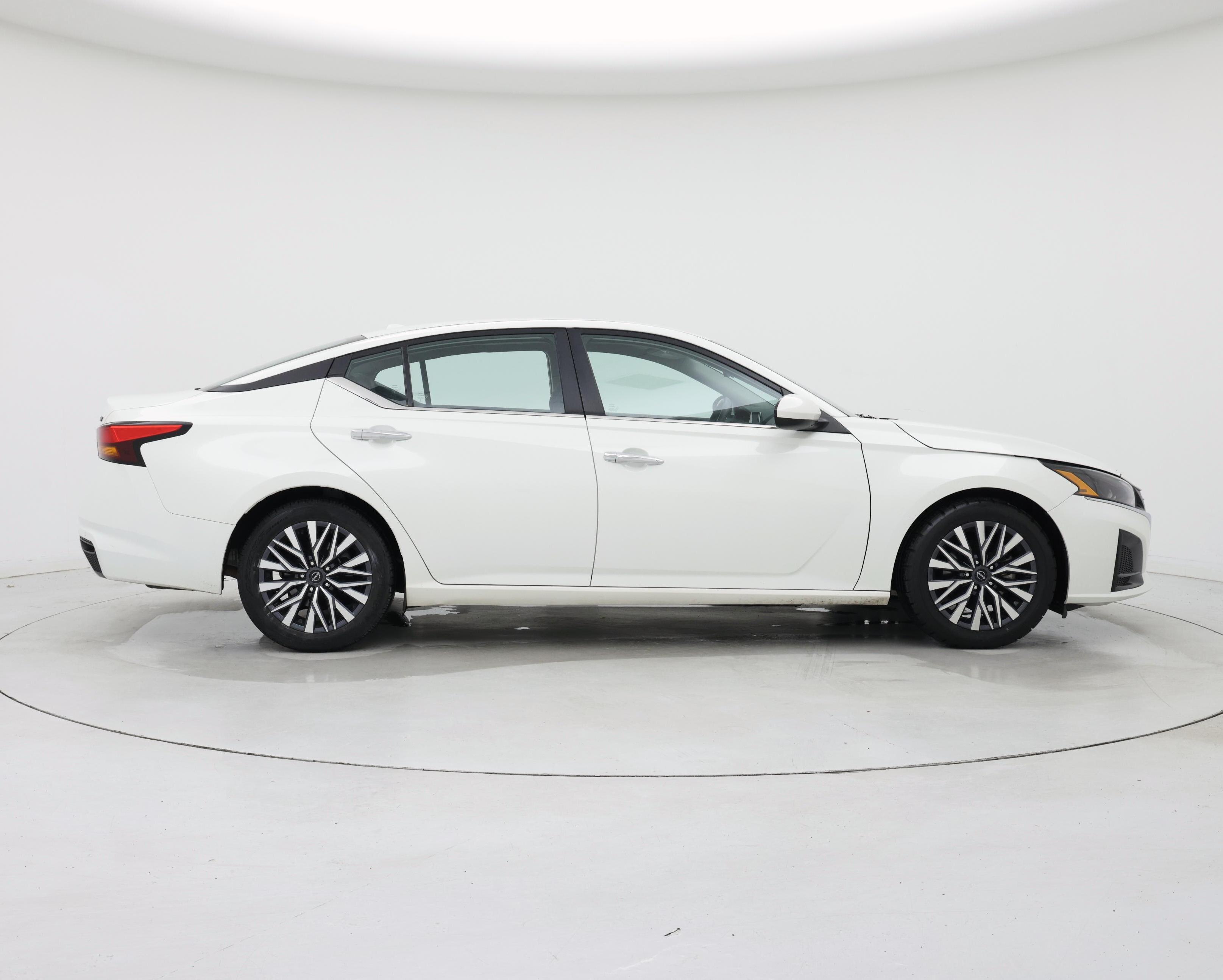 Thumbnail: 2023 Nissan Altima - 7