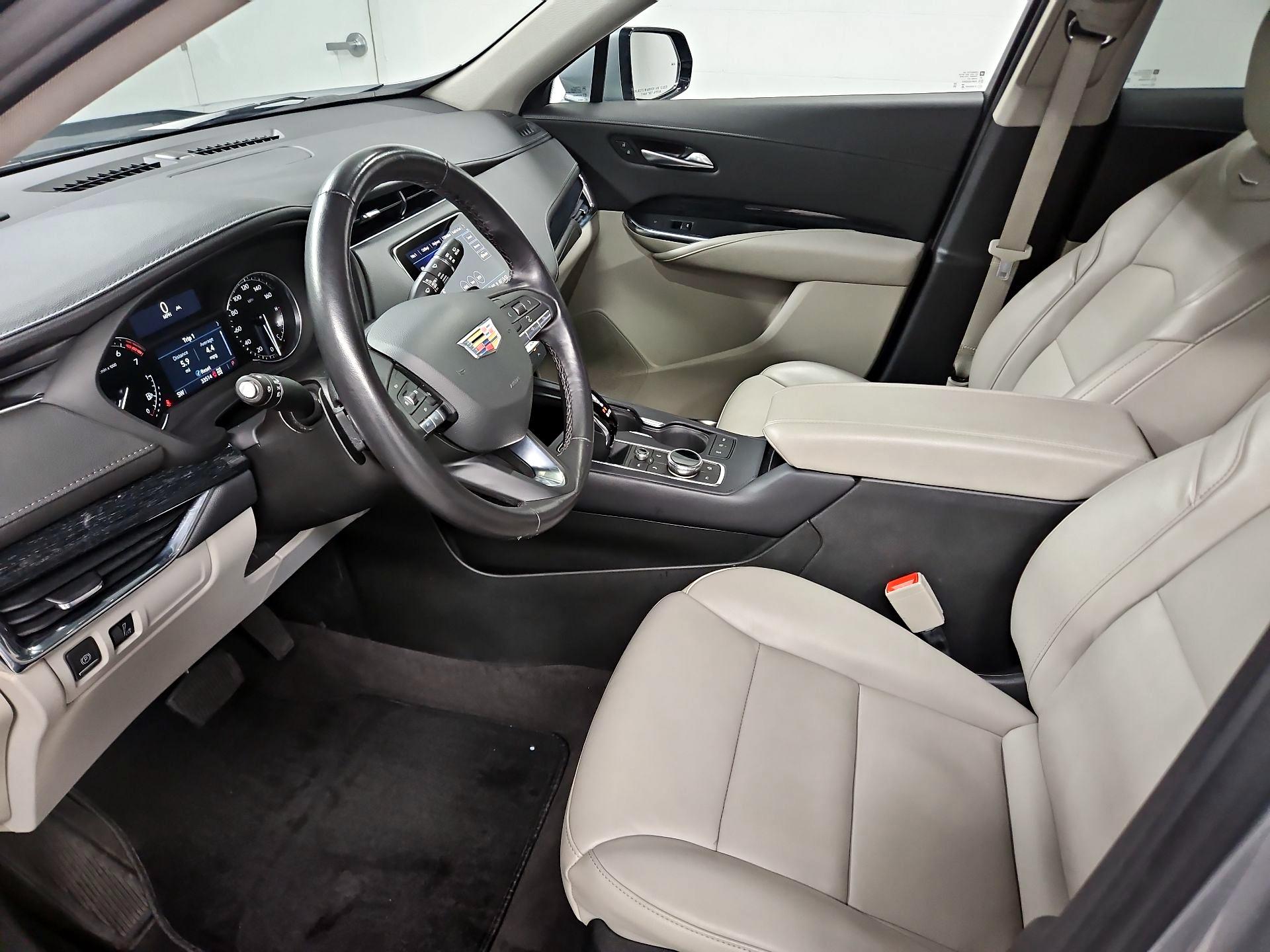 Thumbnail: 2023 Cadillac XT4 - 11