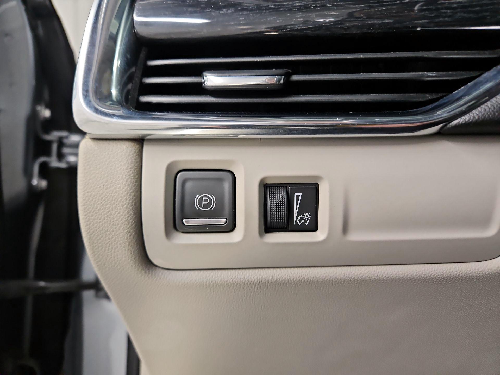 Thumbnail: 2023 Cadillac XT4 - 13