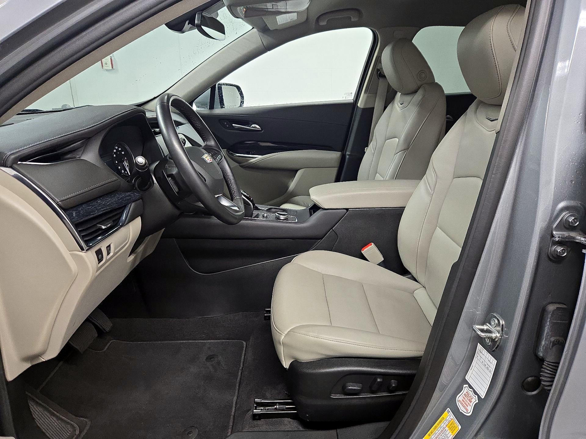 Thumbnail: 2023 Cadillac XT4 - 11