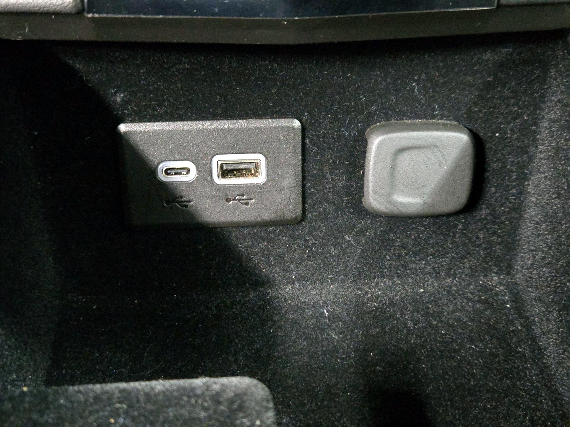 Thumbnail: 2023 Cadillac XT4 - 18