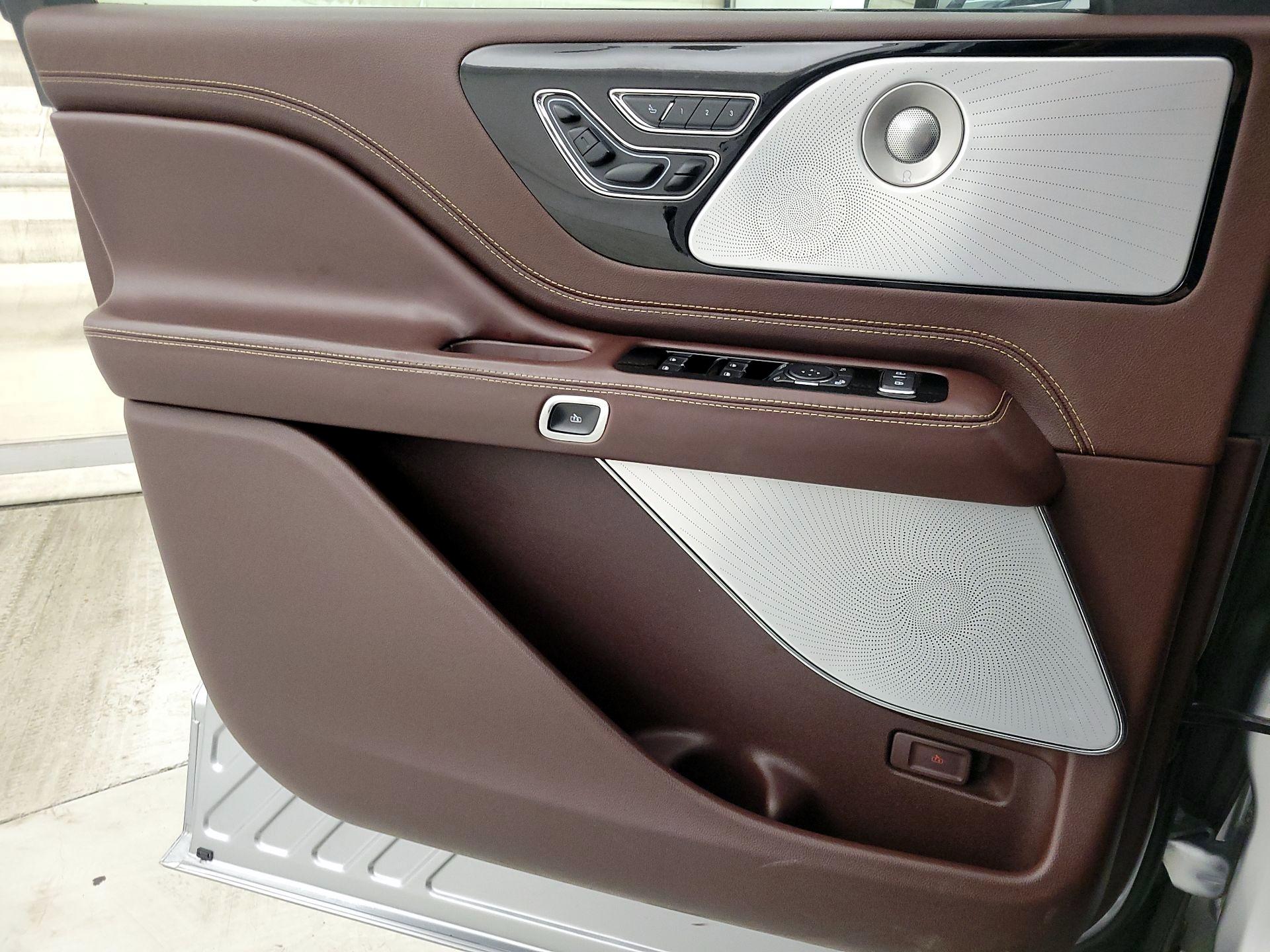 Thumbnail: 2020 Lincoln Aviator - 12