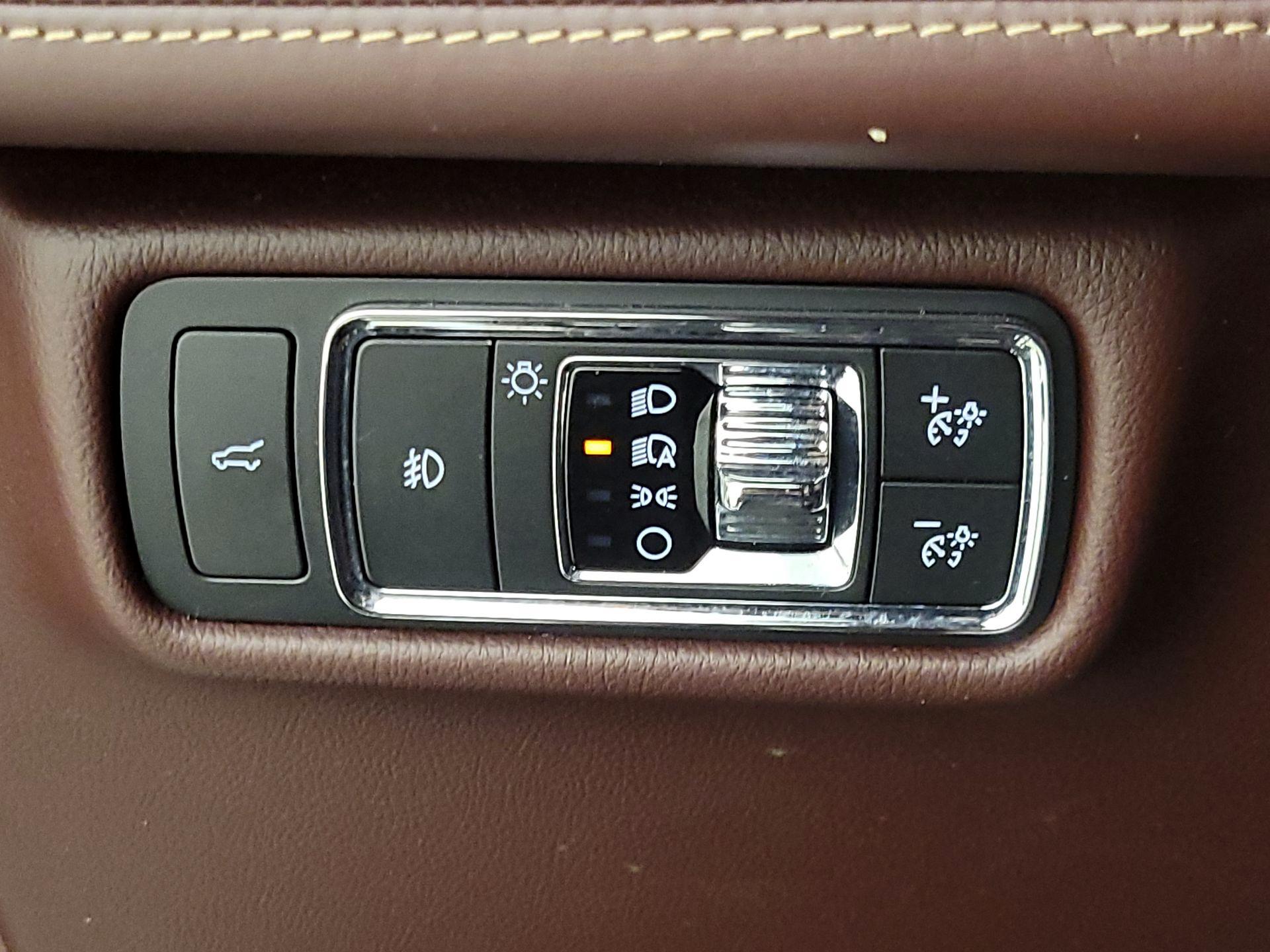 Thumbnail: 2020 Lincoln Aviator - 13