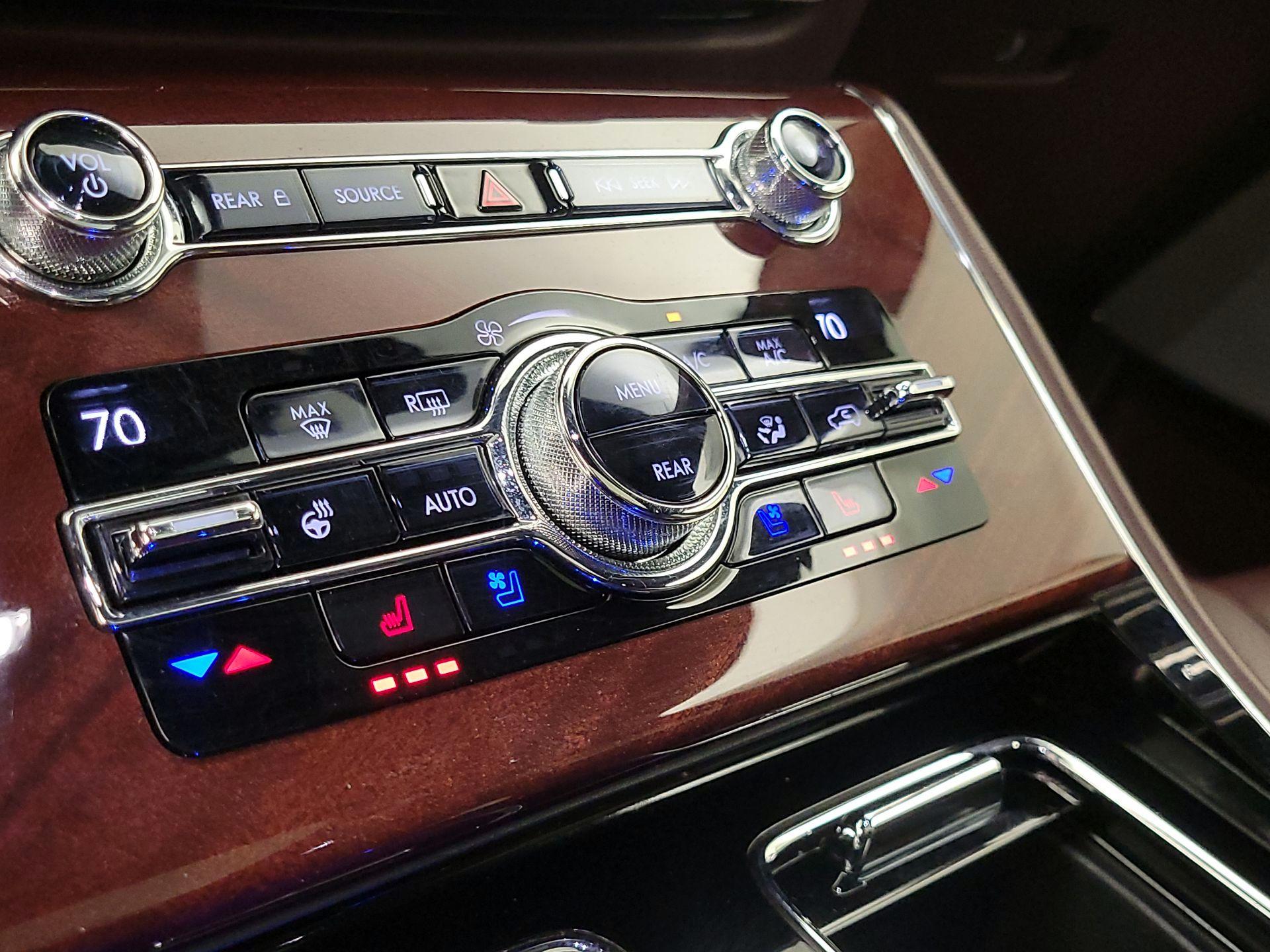 Thumbnail: 2020 Lincoln Aviator - 16