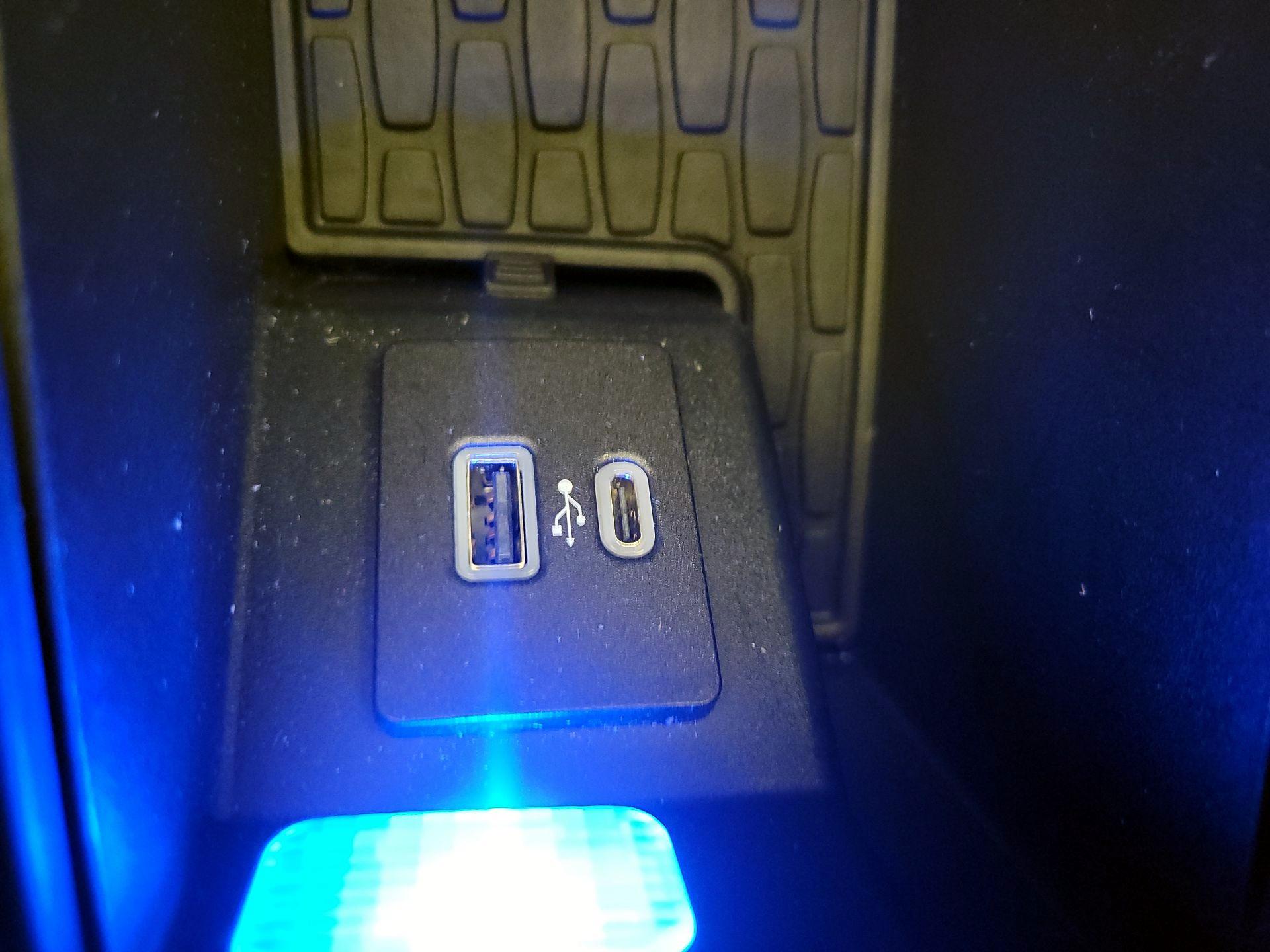 Thumbnail: 2020 Lincoln Aviator - 18