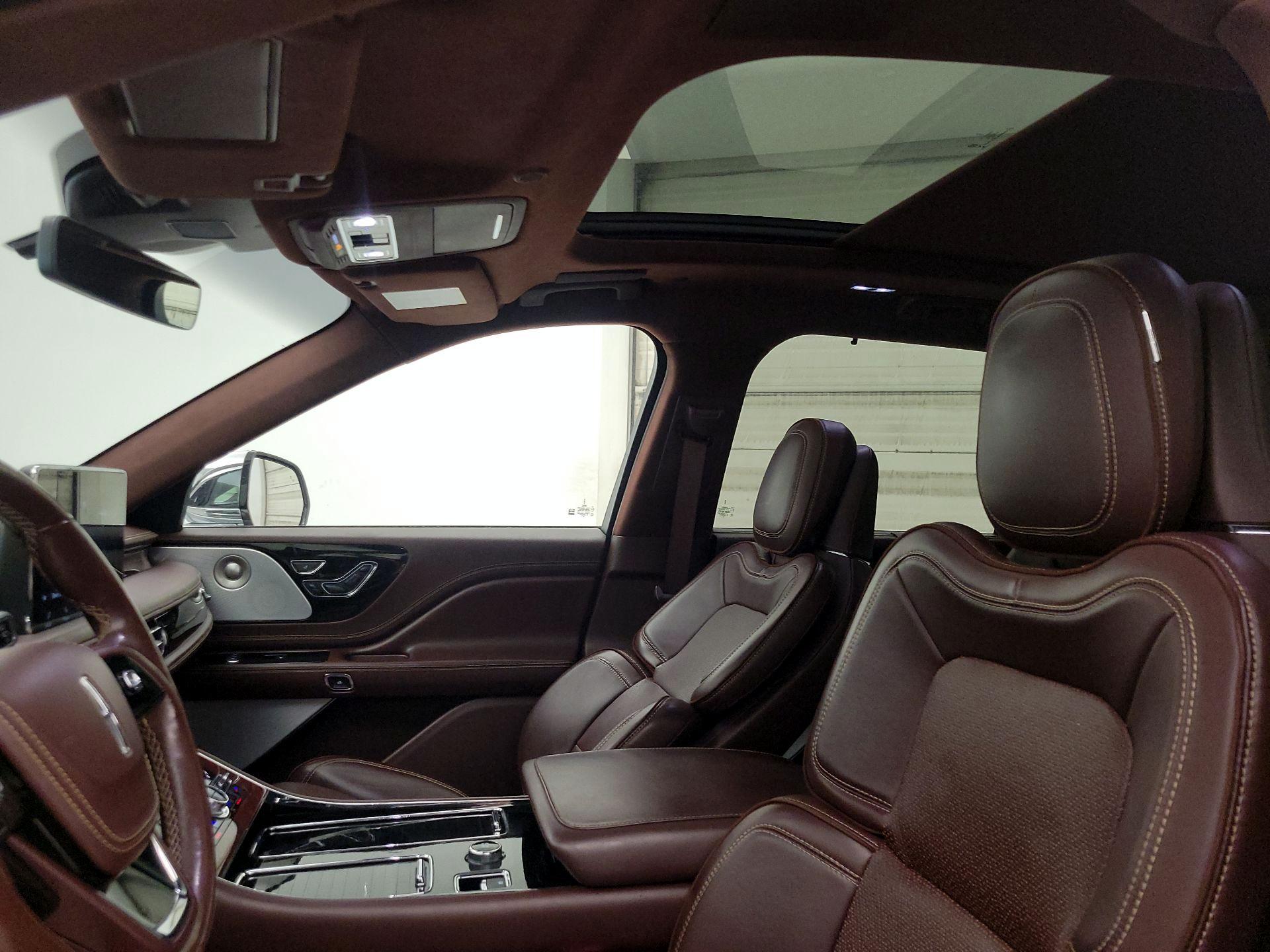 Thumbnail: 2020 Lincoln Aviator - 19