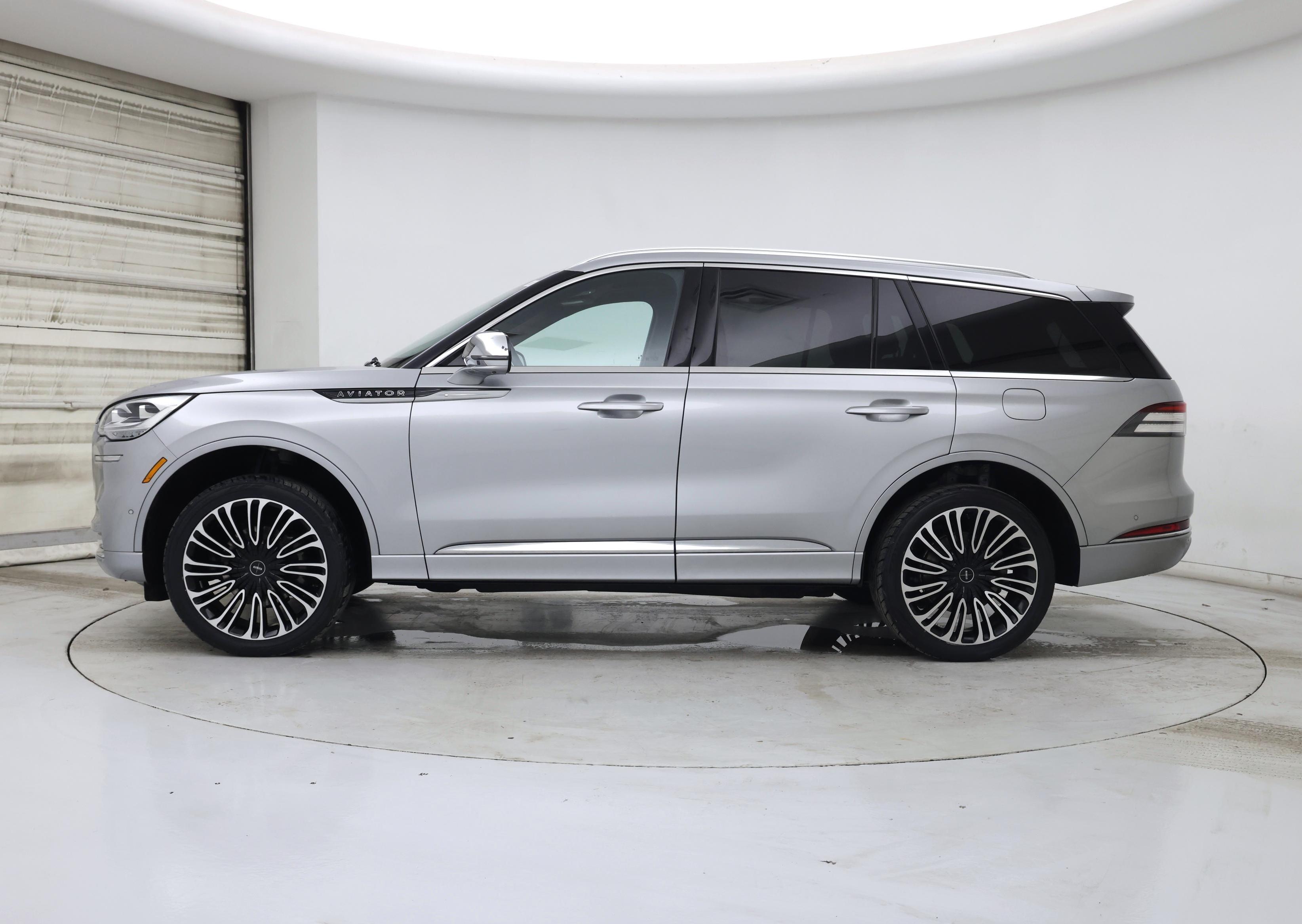 Thumbnail: 2020 Lincoln Aviator - 3