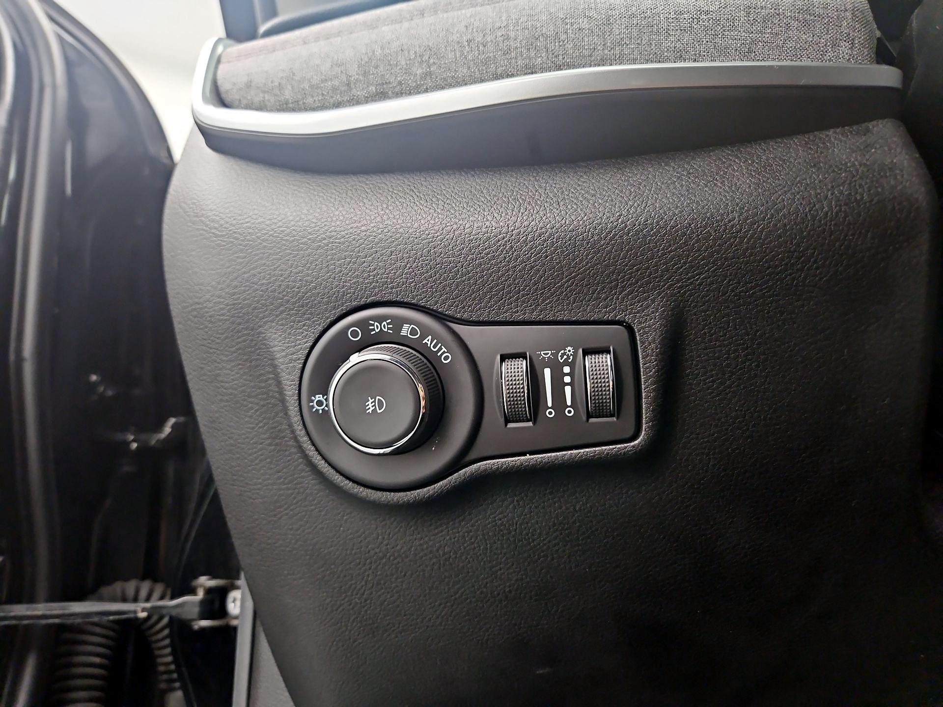 Thumbnail: 2022 Jeep Compass - 13