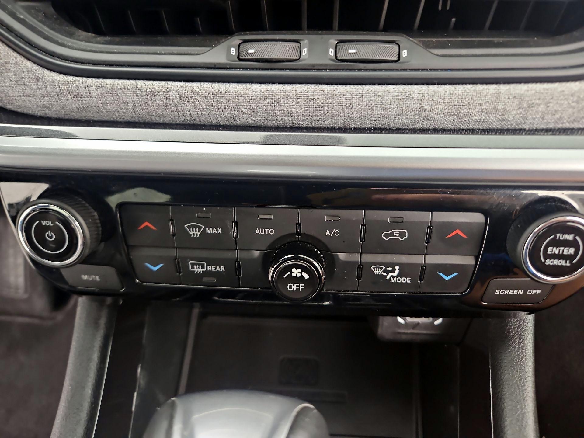 Thumbnail: 2022 Jeep Compass - 16