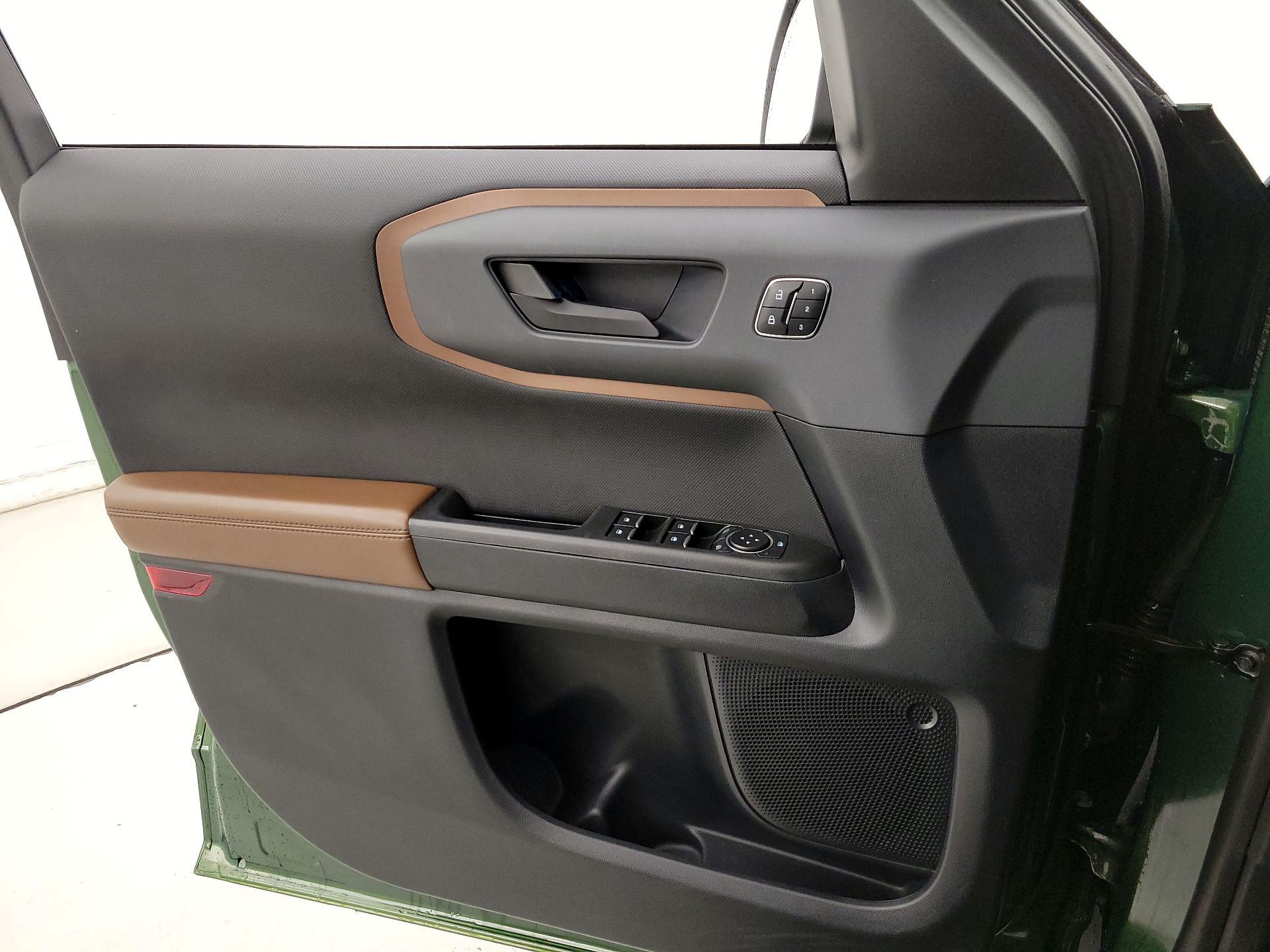 Thumbnail: 2023 Ford Bronco Sport - 12