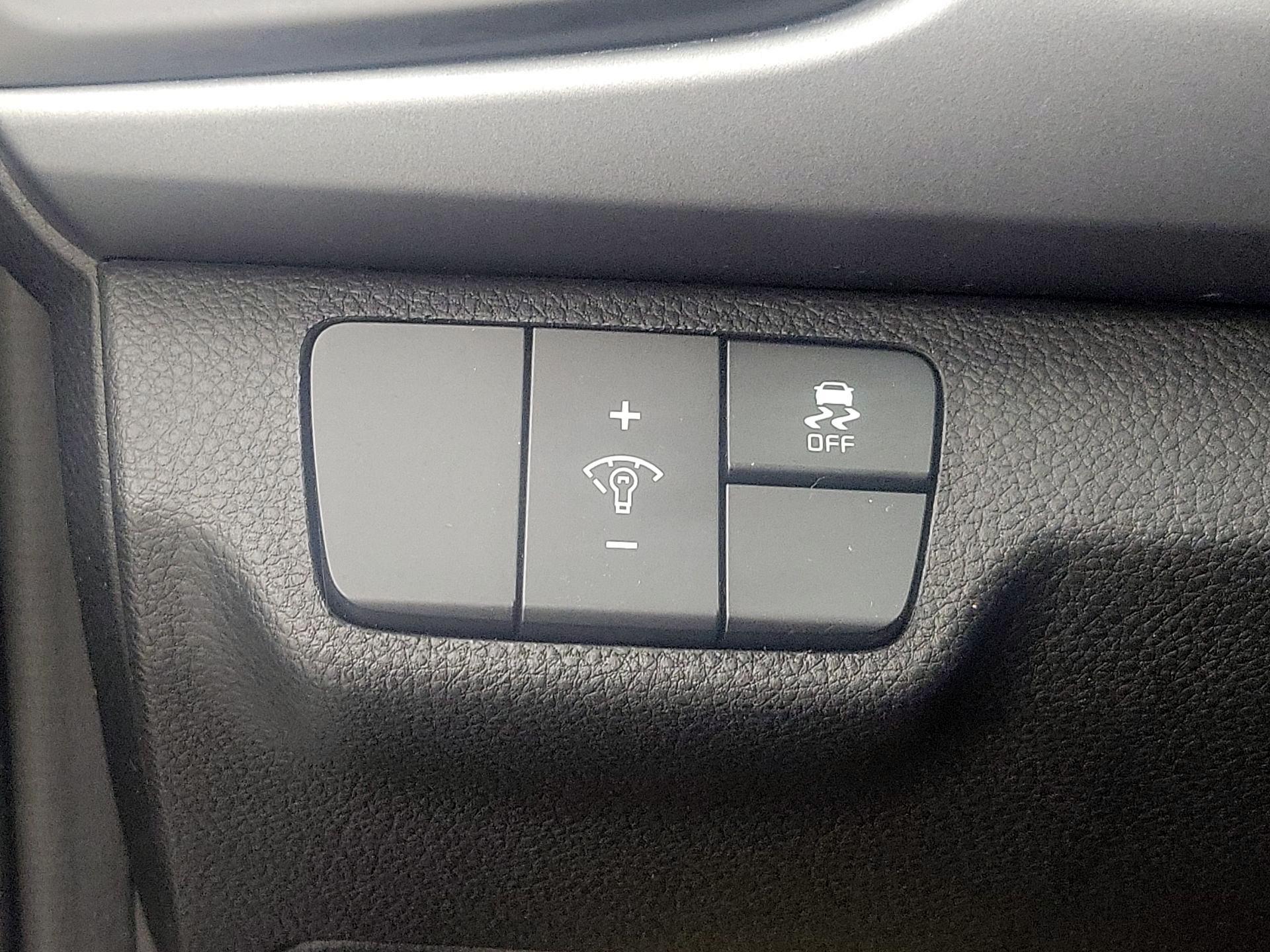 Thumbnail: 2023 Kia Rio - 13