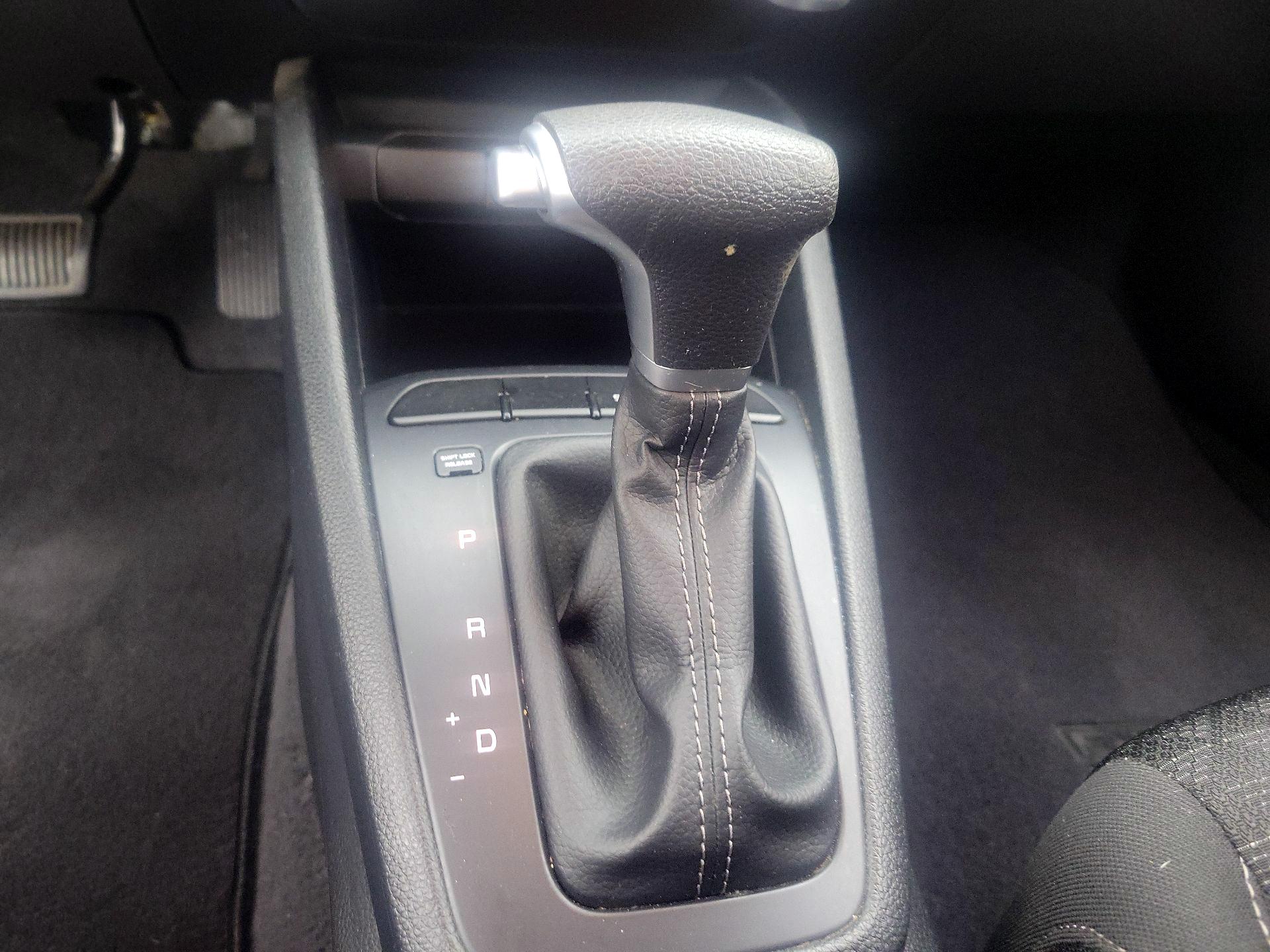 Thumbnail: 2023 Kia Rio - 17