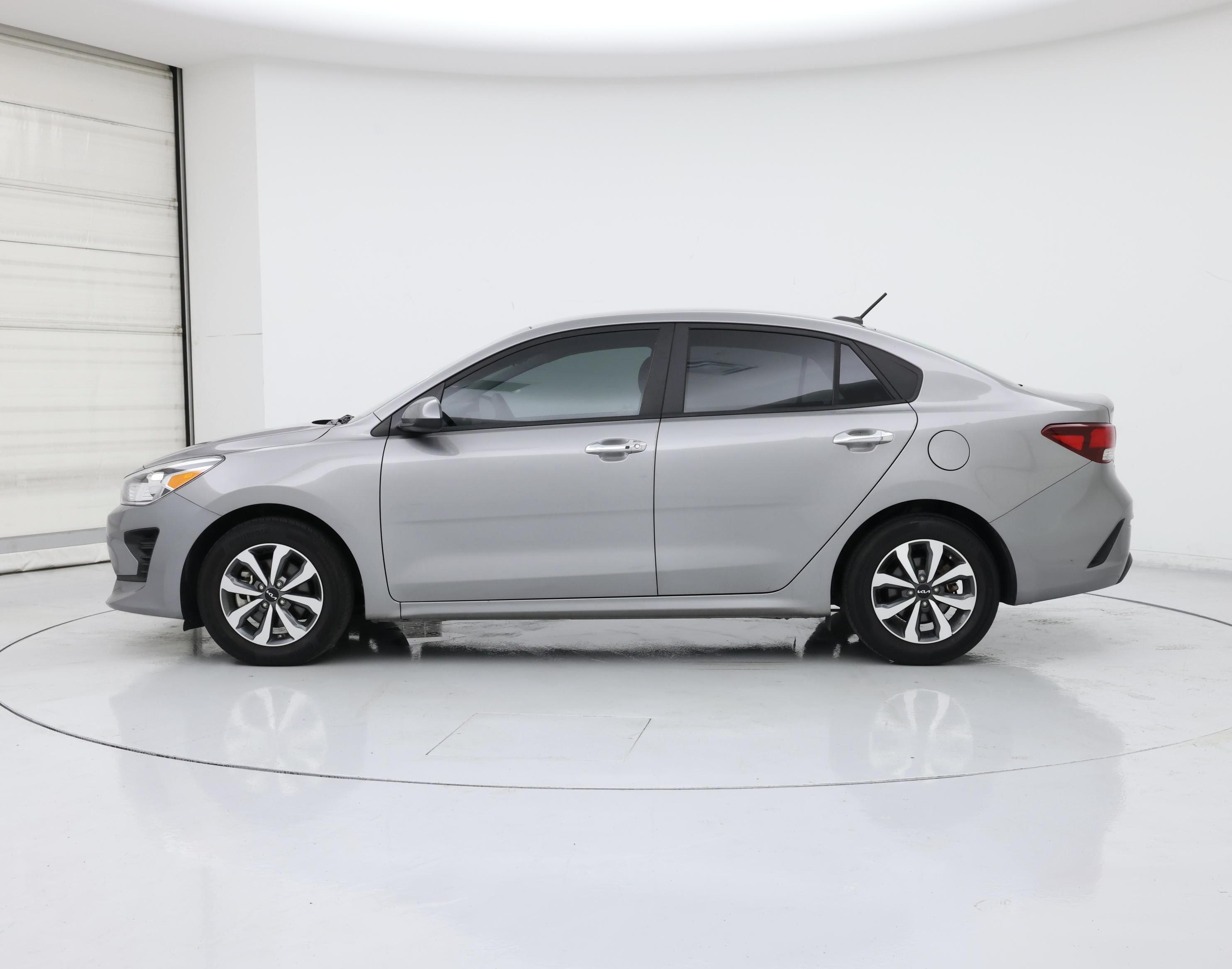 Thumbnail: 2023 Kia Rio - 3