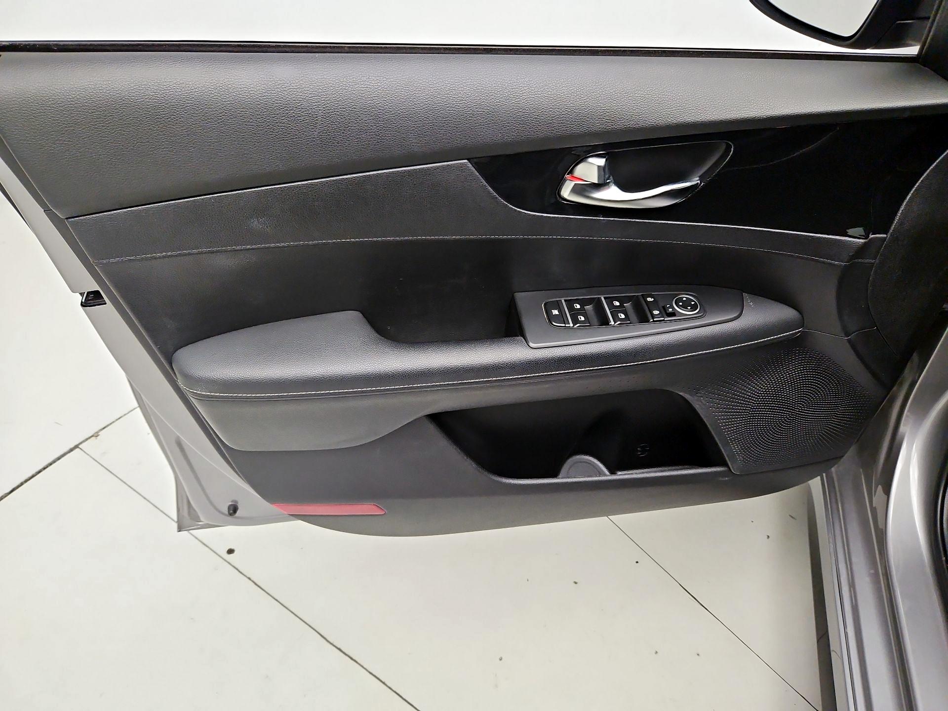 Thumbnail: 2023 Kia Forte - 12