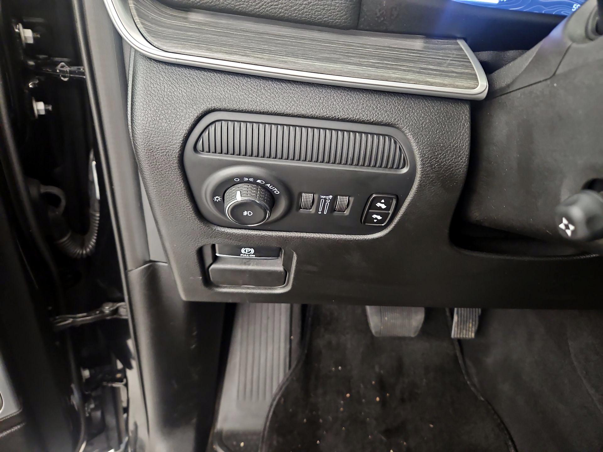 Thumbnail: 2024 Jeep Wagoneer - 13