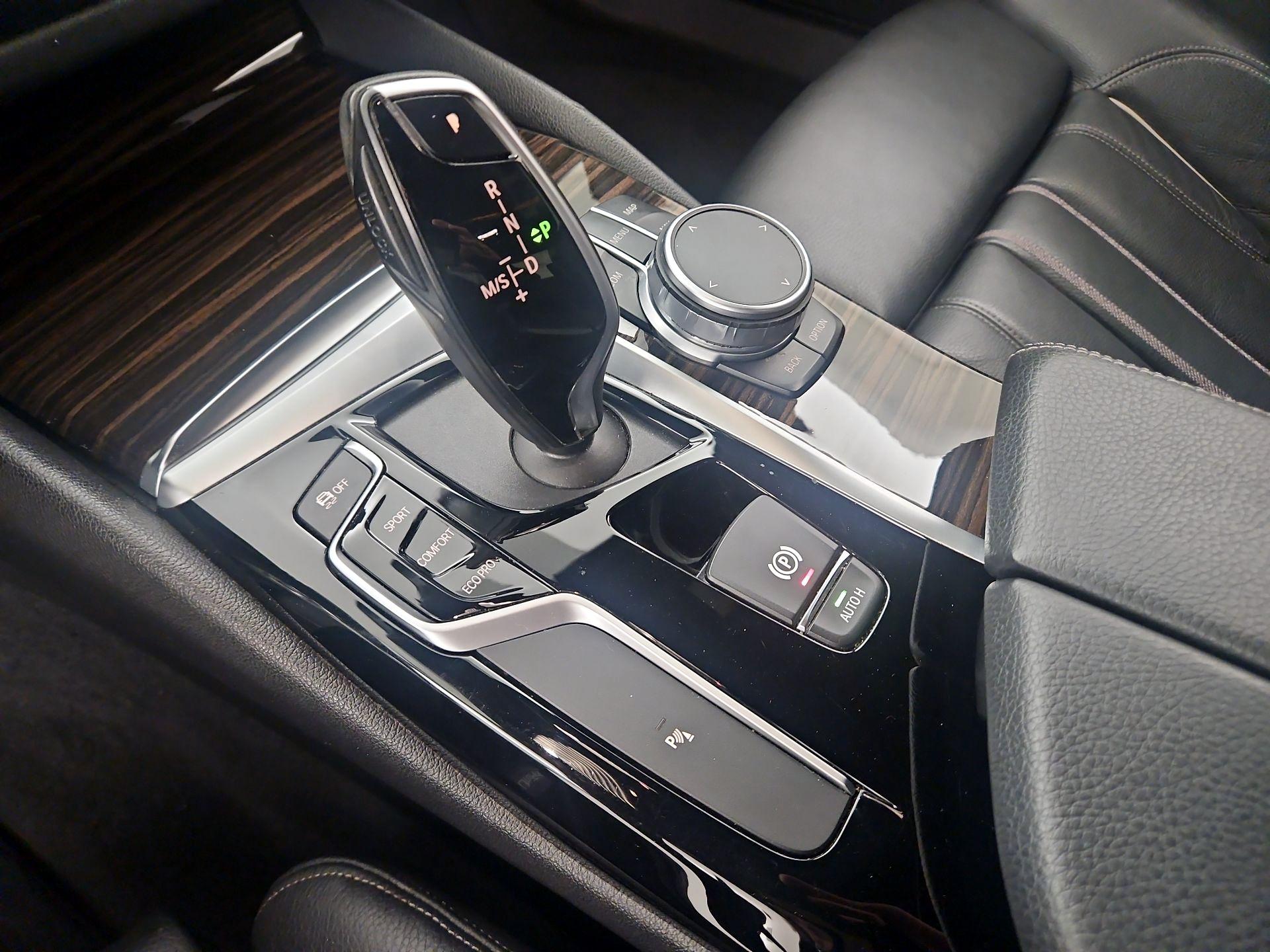 Thumbnail: 2020 BMW 5 Series - 18