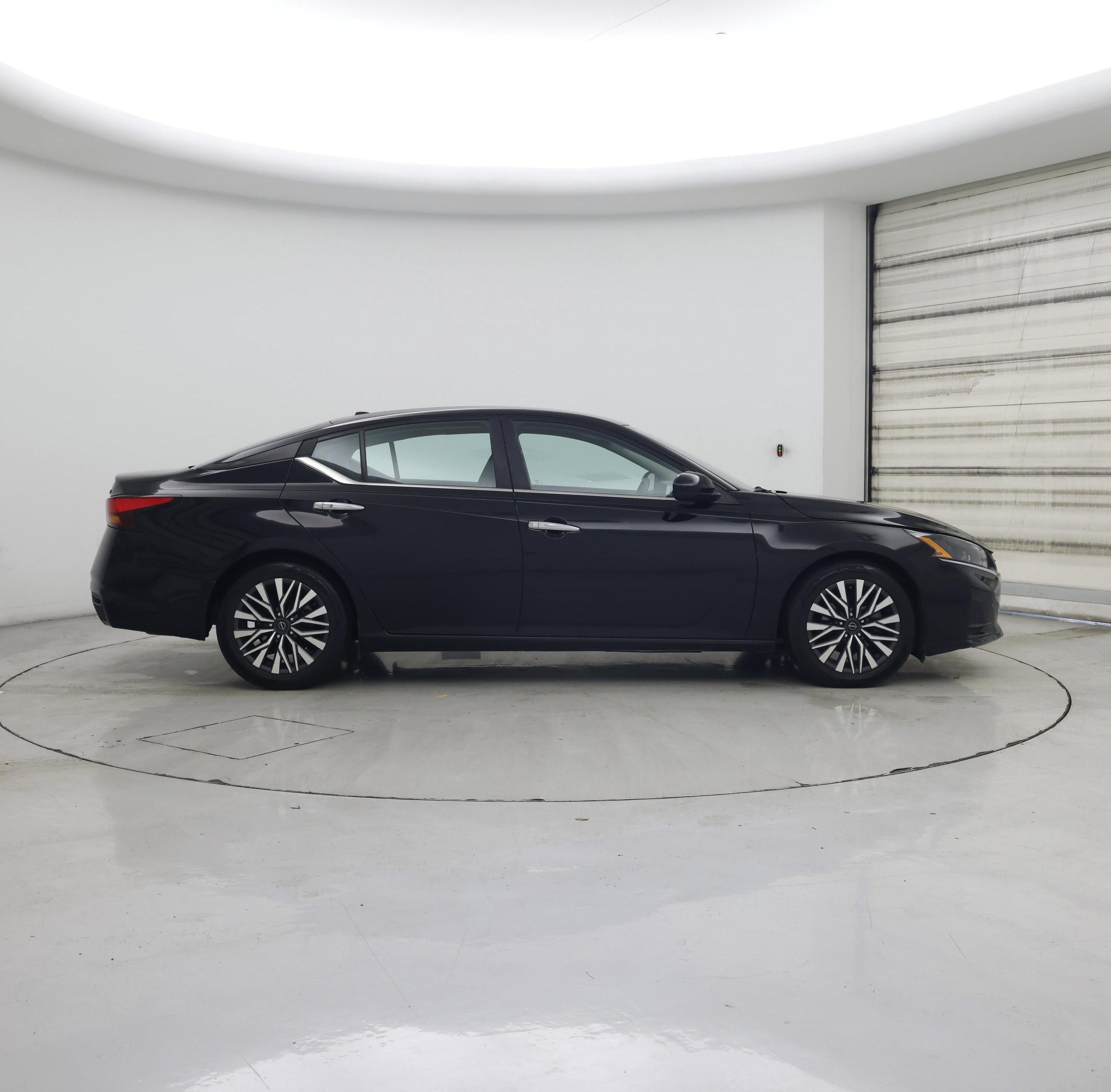 Thumbnail: 2023 Nissan Altima - 7