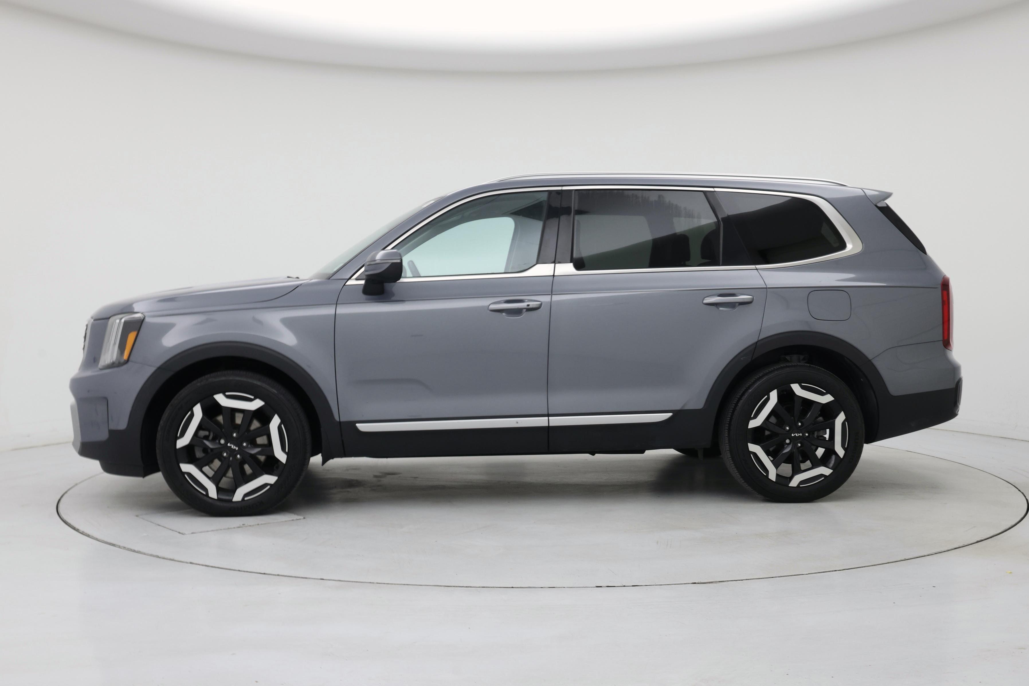 Thumbnail: 2023 Kia Telluride - 3