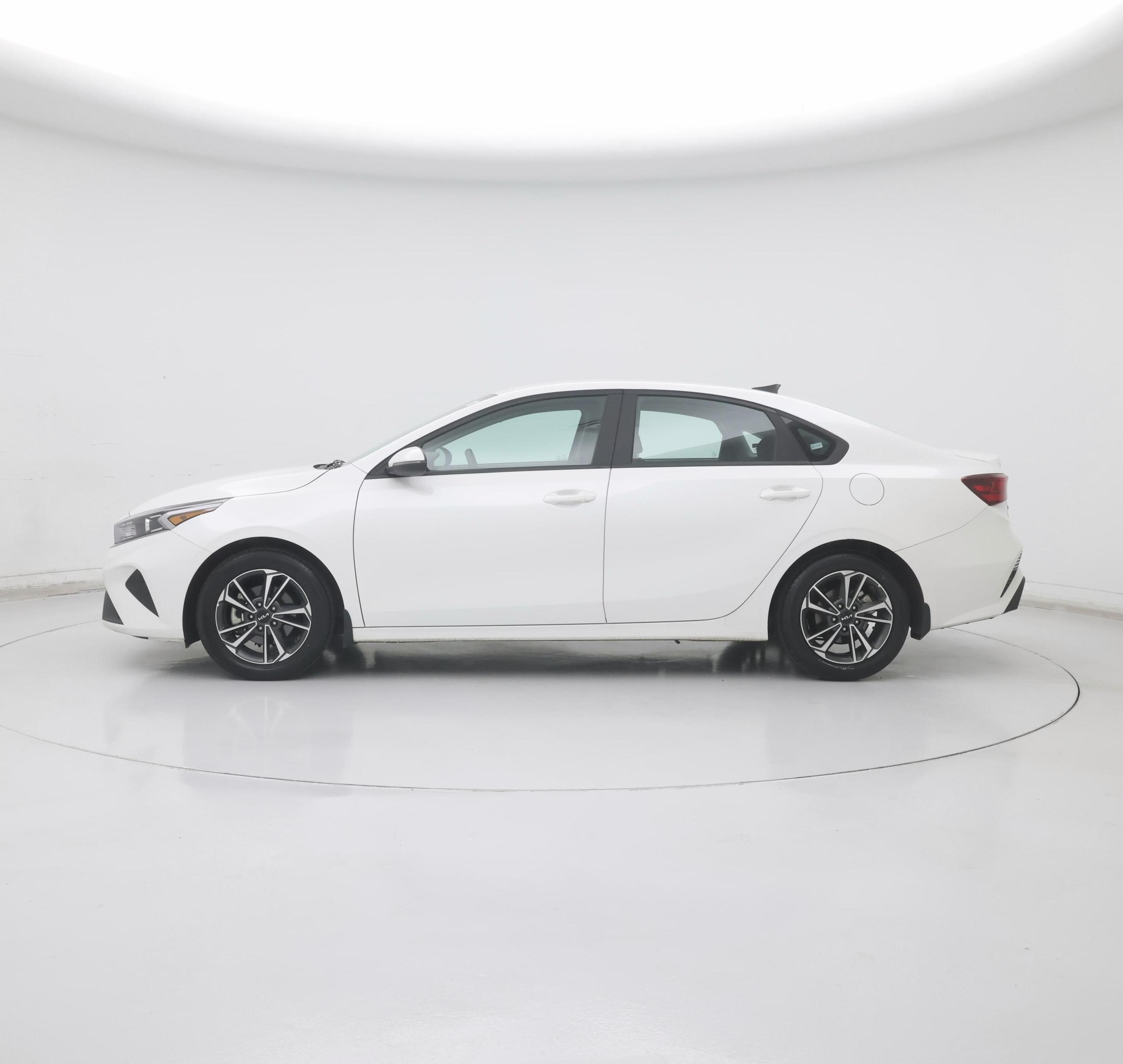 Thumbnail: 2023 Kia Forte - 3