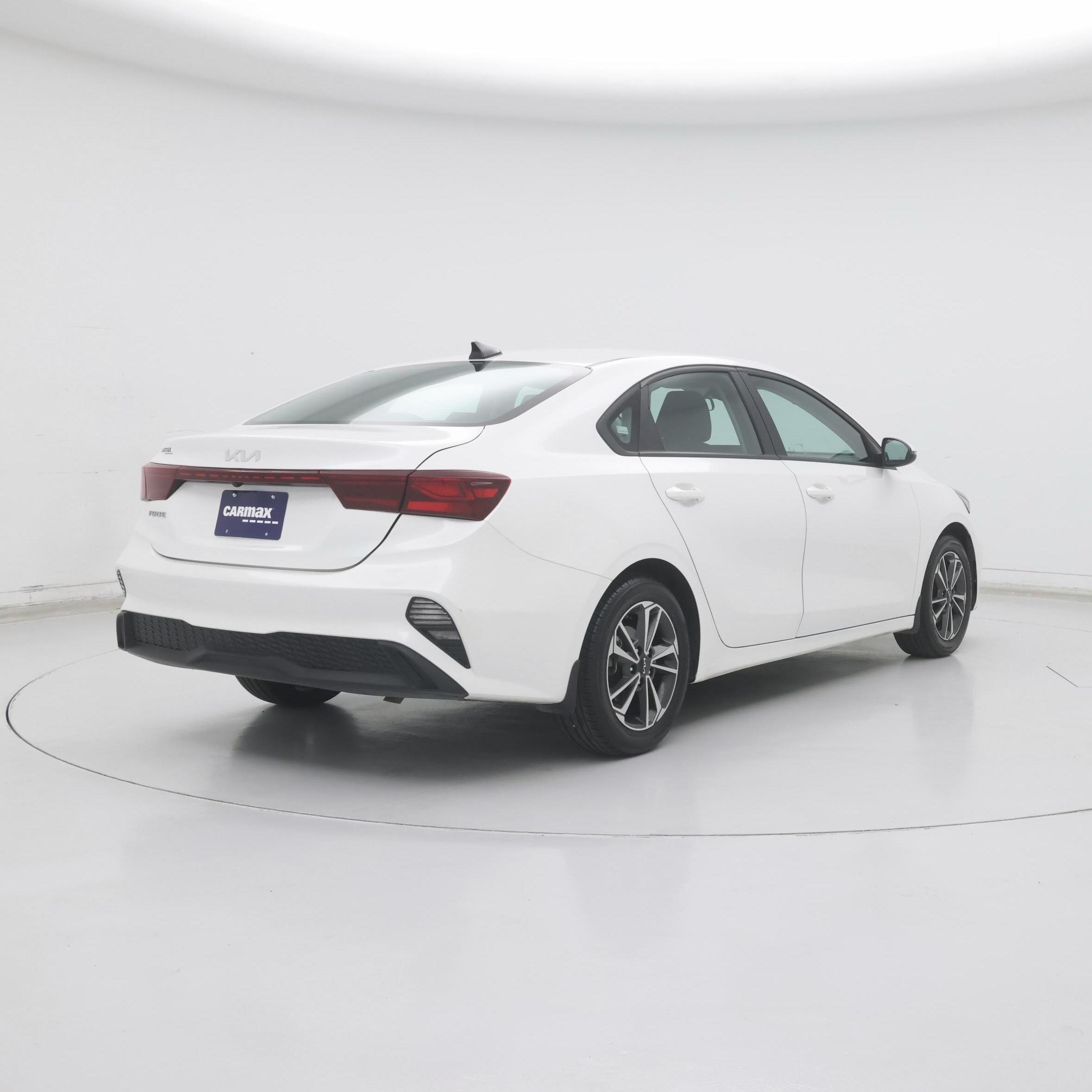 Thumbnail: 2023 Kia Forte - 8