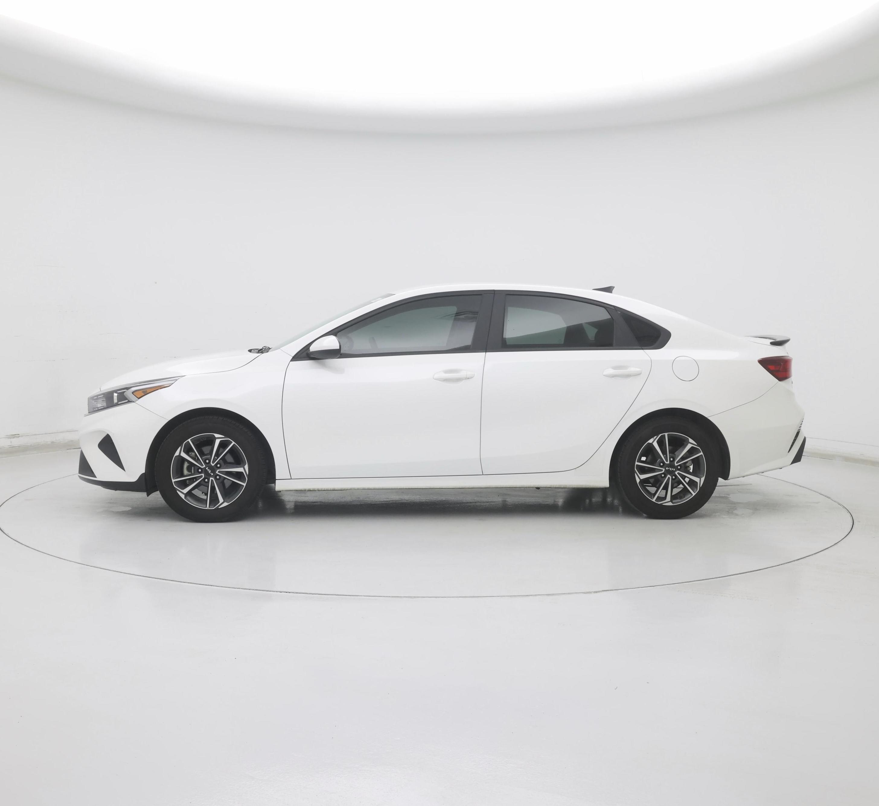 Thumbnail: 2023 Kia Forte - 3