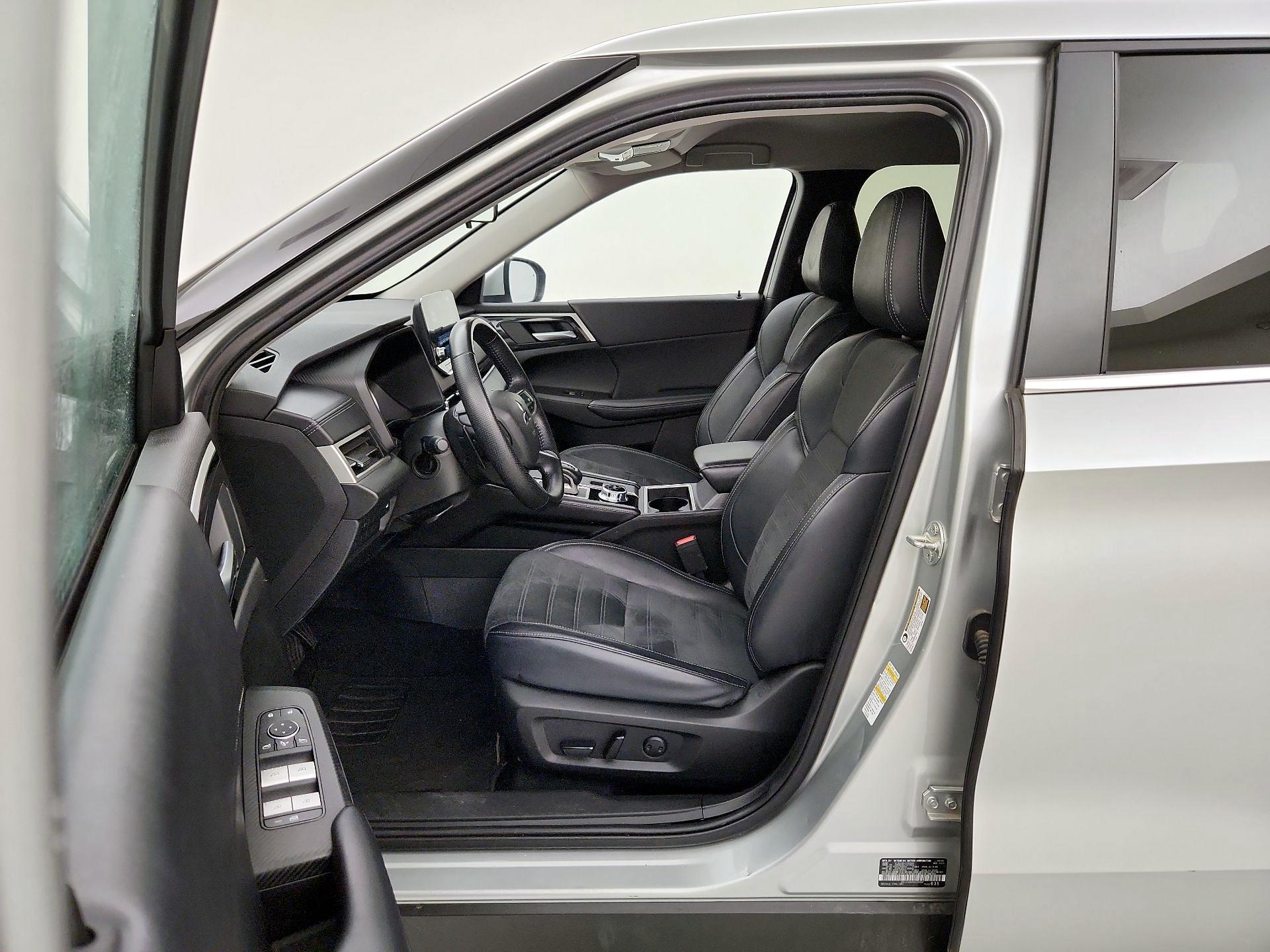 Thumbnail: 2024 Mitsubishi Outlander - 11