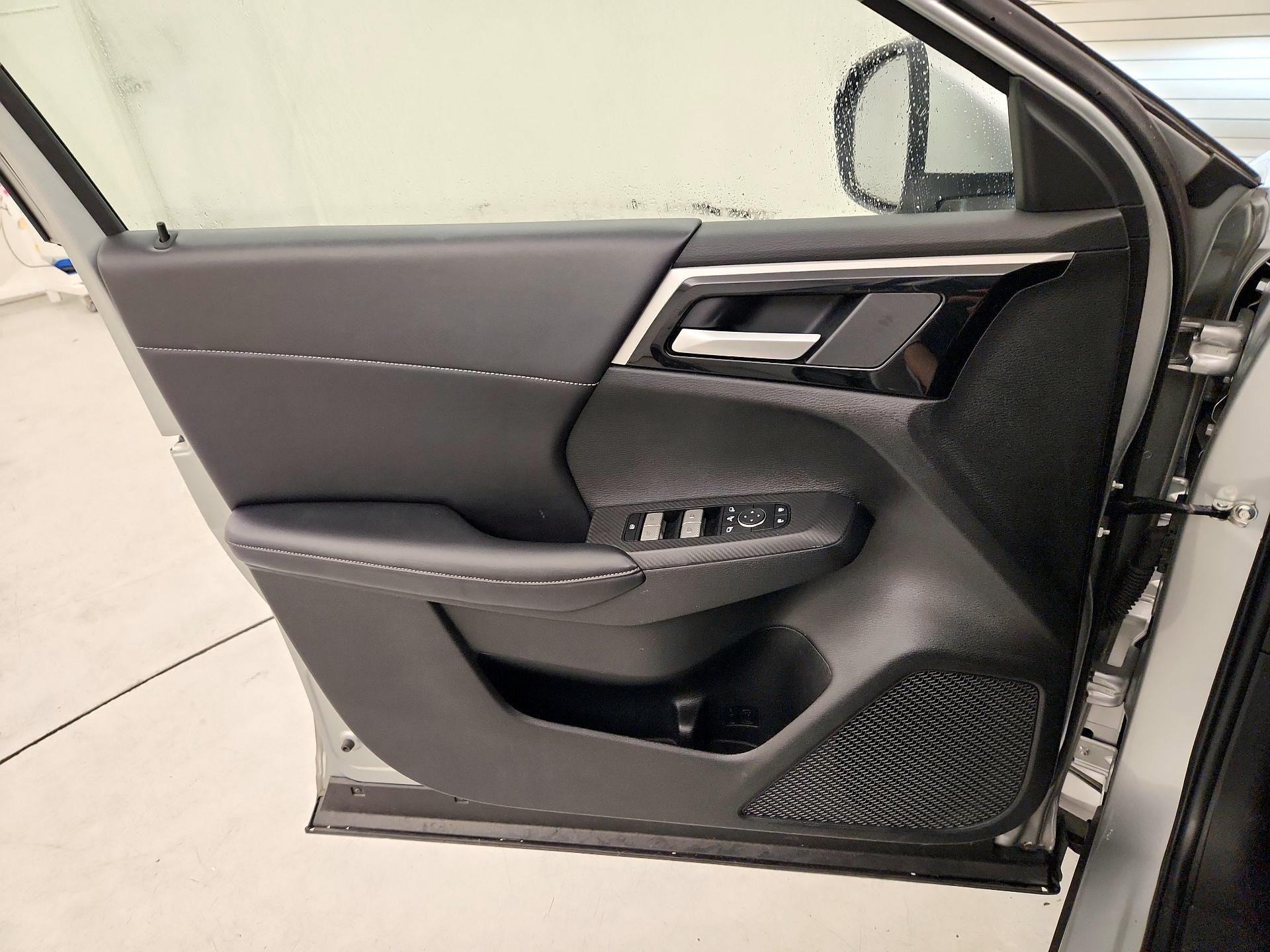 Thumbnail: 2024 Mitsubishi Outlander - 12