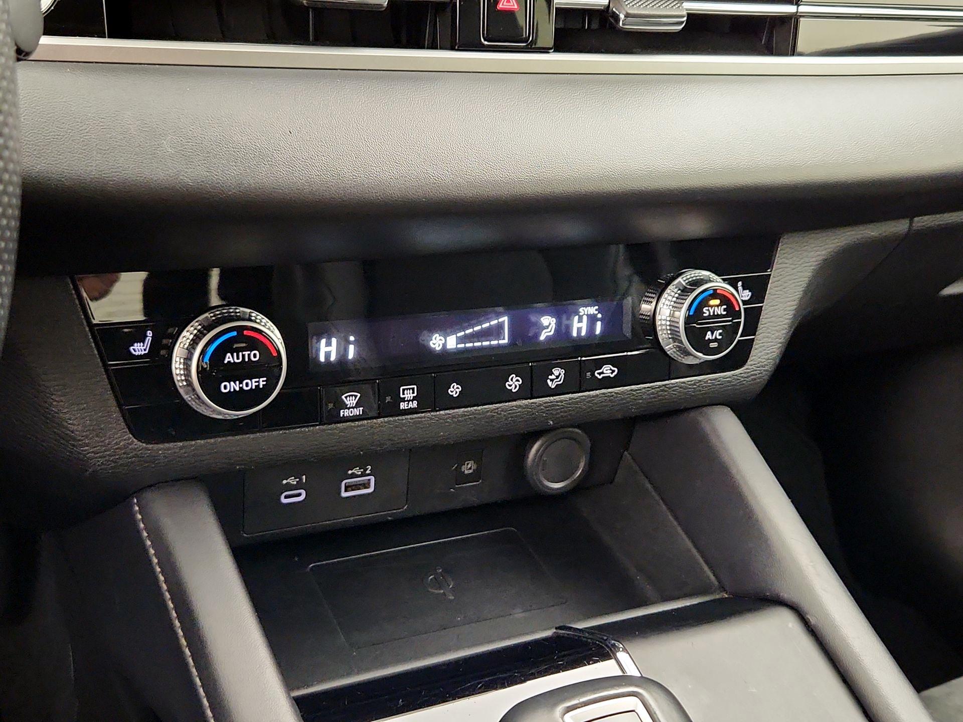 Thumbnail: 2024 Mitsubishi Outlander - 16