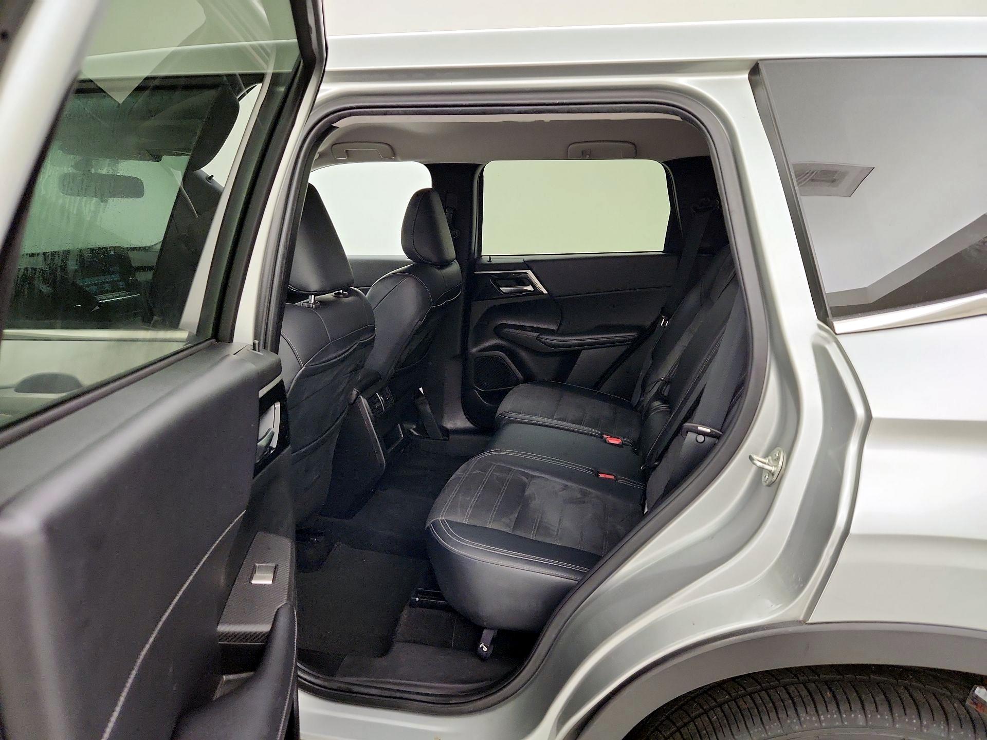 Thumbnail: 2024 Mitsubishi Outlander - 19